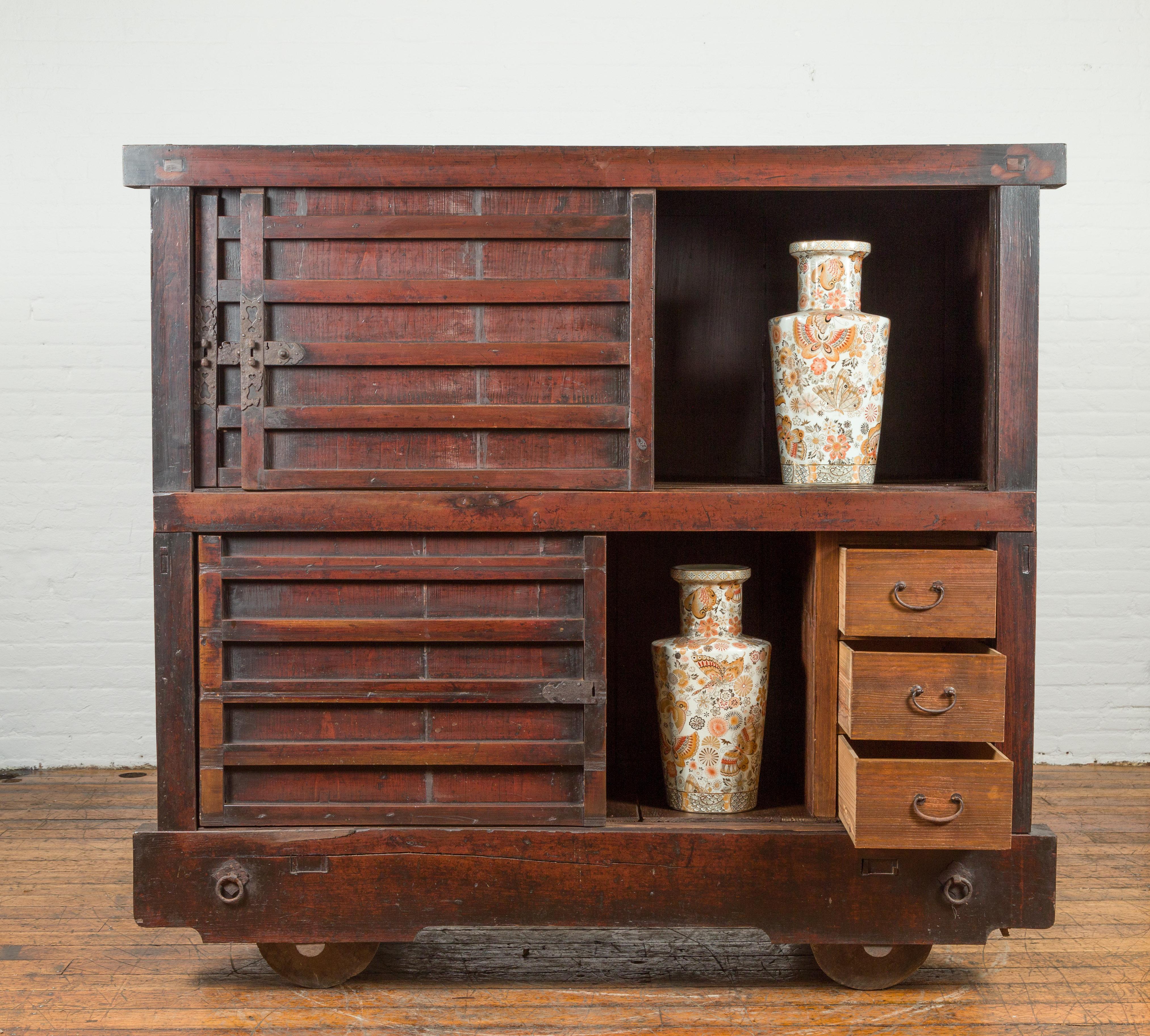 Japanese Meiji Period Late 19th Century Merchant's Chest Mounted on Wheels In Good Condition For Sale In Yonkers, NY