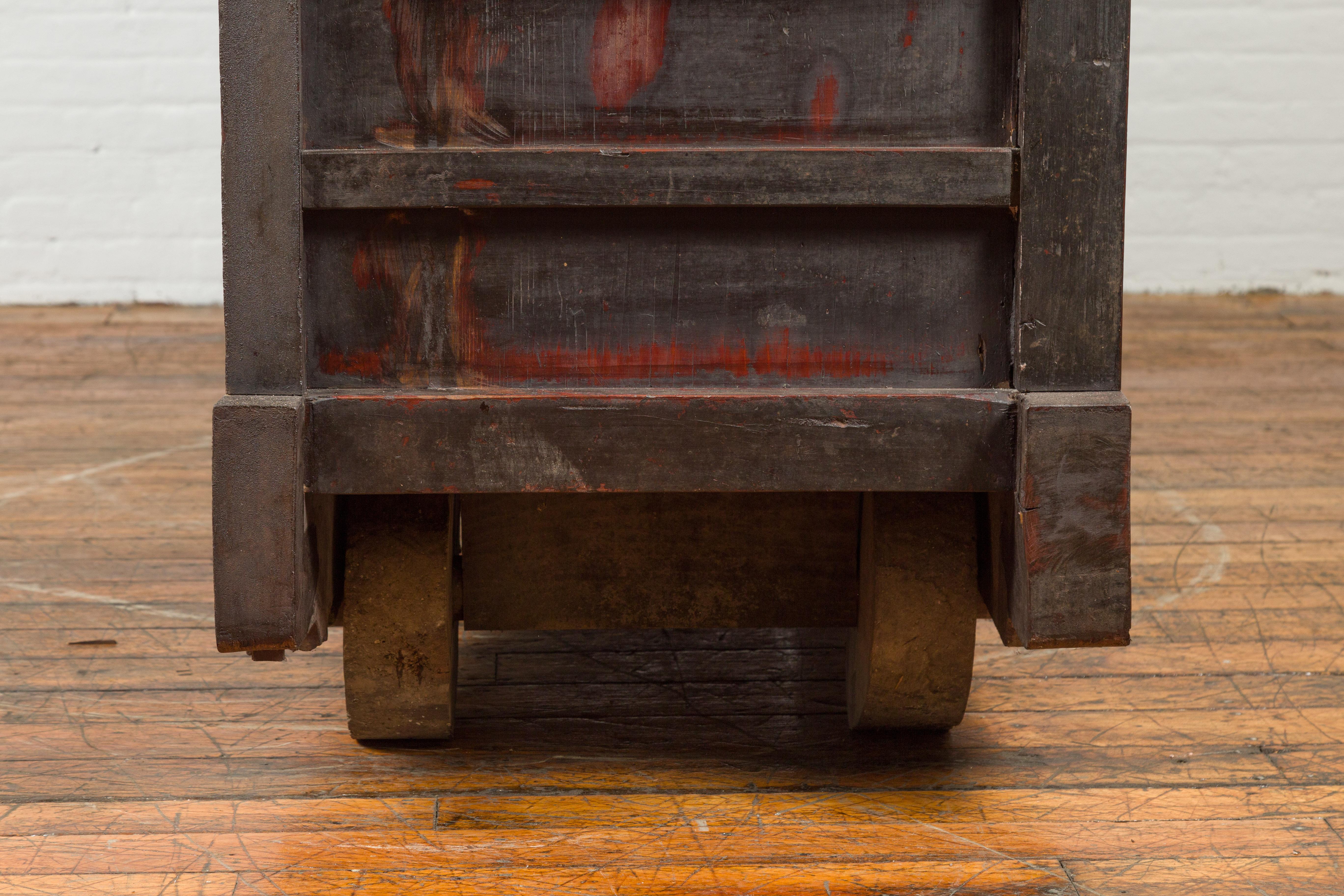 Japanese Meiji Period Late 19th Century Merchant's Chest Mounted on Wheels For Sale 5
