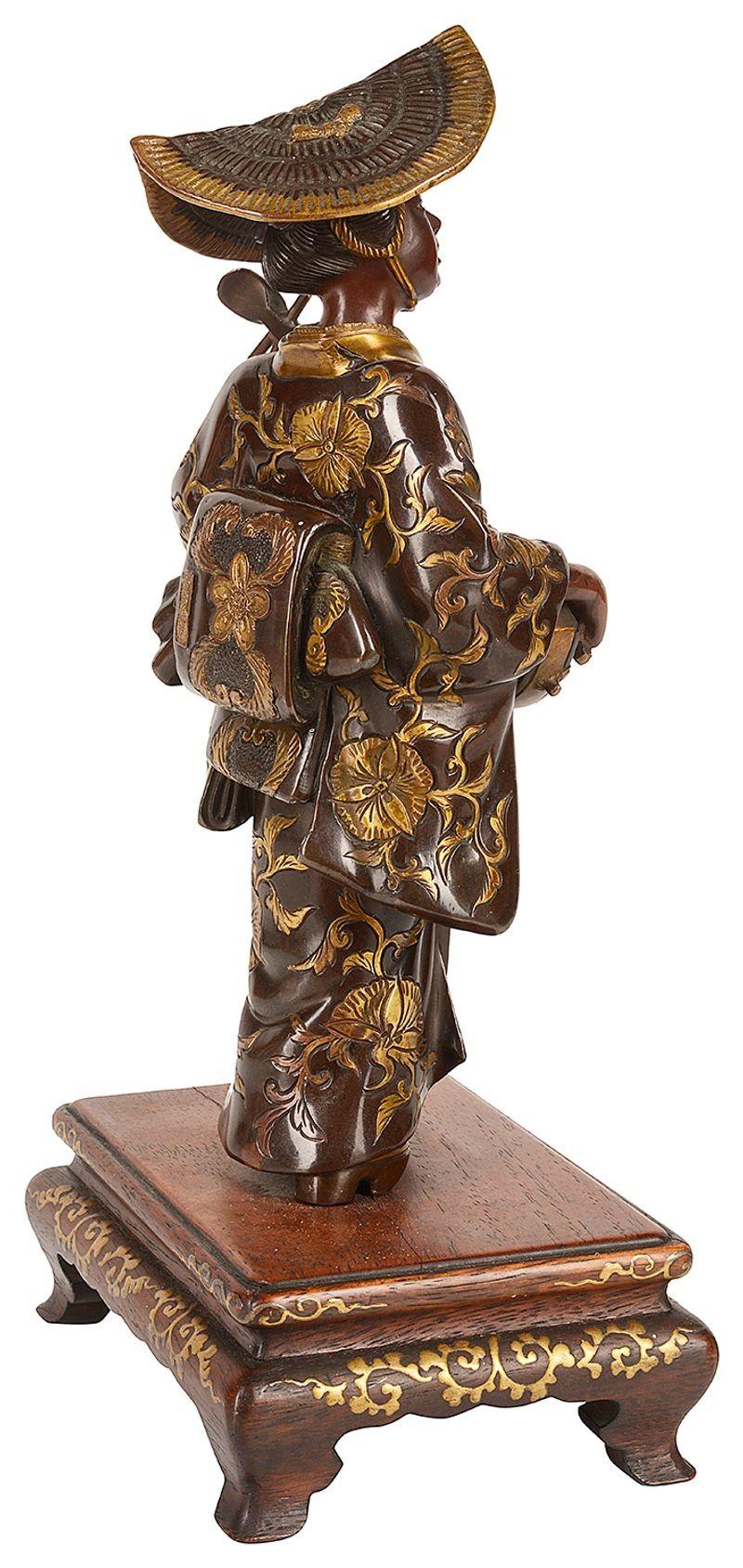 Japanische Miyao-Bronzestatue eines Musikers aus der japanischen Meiji-Periode (Vergoldet) im Angebot