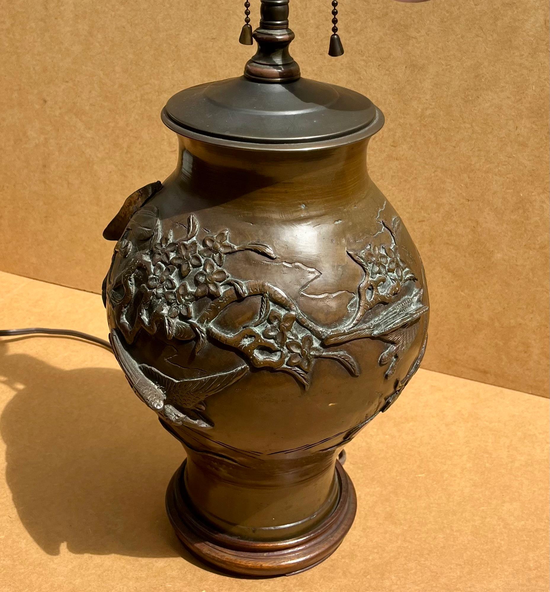 Giapponese Lampada convertita in vaso a balaustro giapponese del periodo Meiji. in vendita