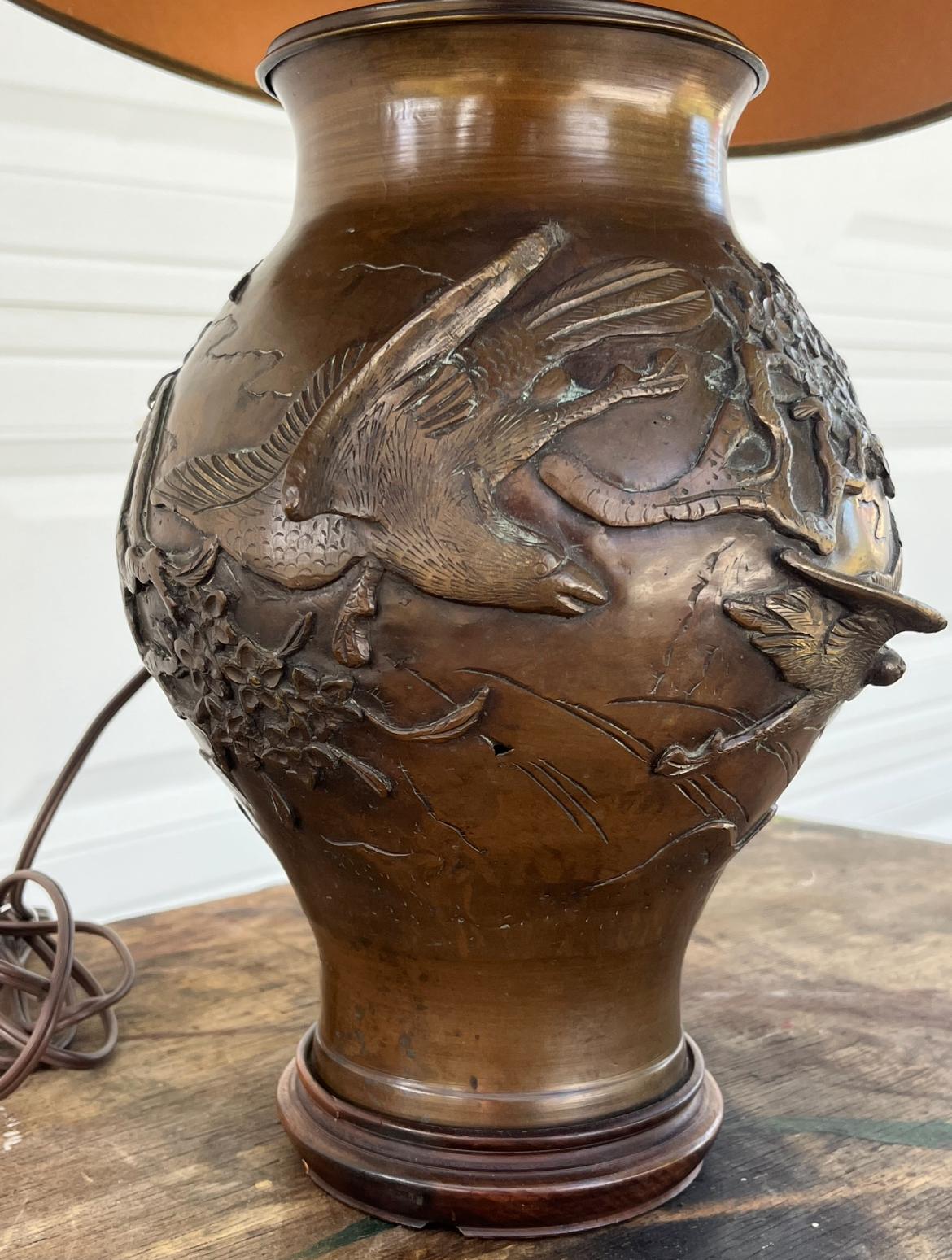 XIX secolo Lampada convertita in vaso a balaustro giapponese del periodo Meiji. in vendita