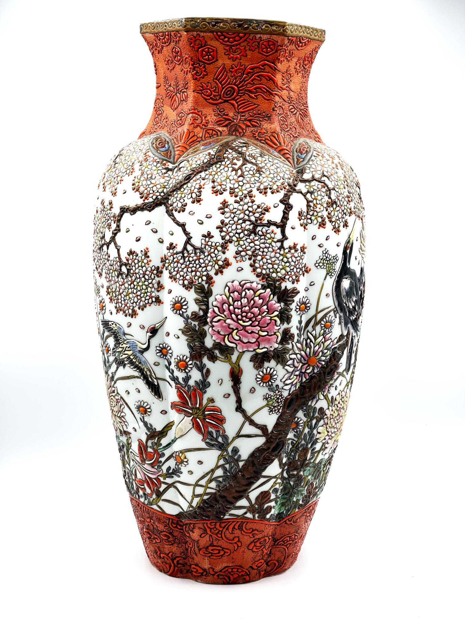 Giapponese Vaso in porcellana giapponese del periodo Meiji di Shimazu Gyokuzan, 1890 ca. 1890 in vendita