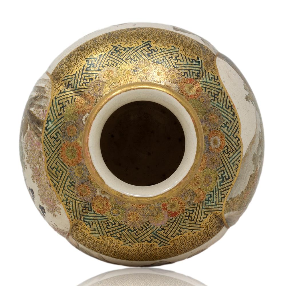 Japanese Meiji Period Quatrefoil Satsuma Vase by Choshuzan 10