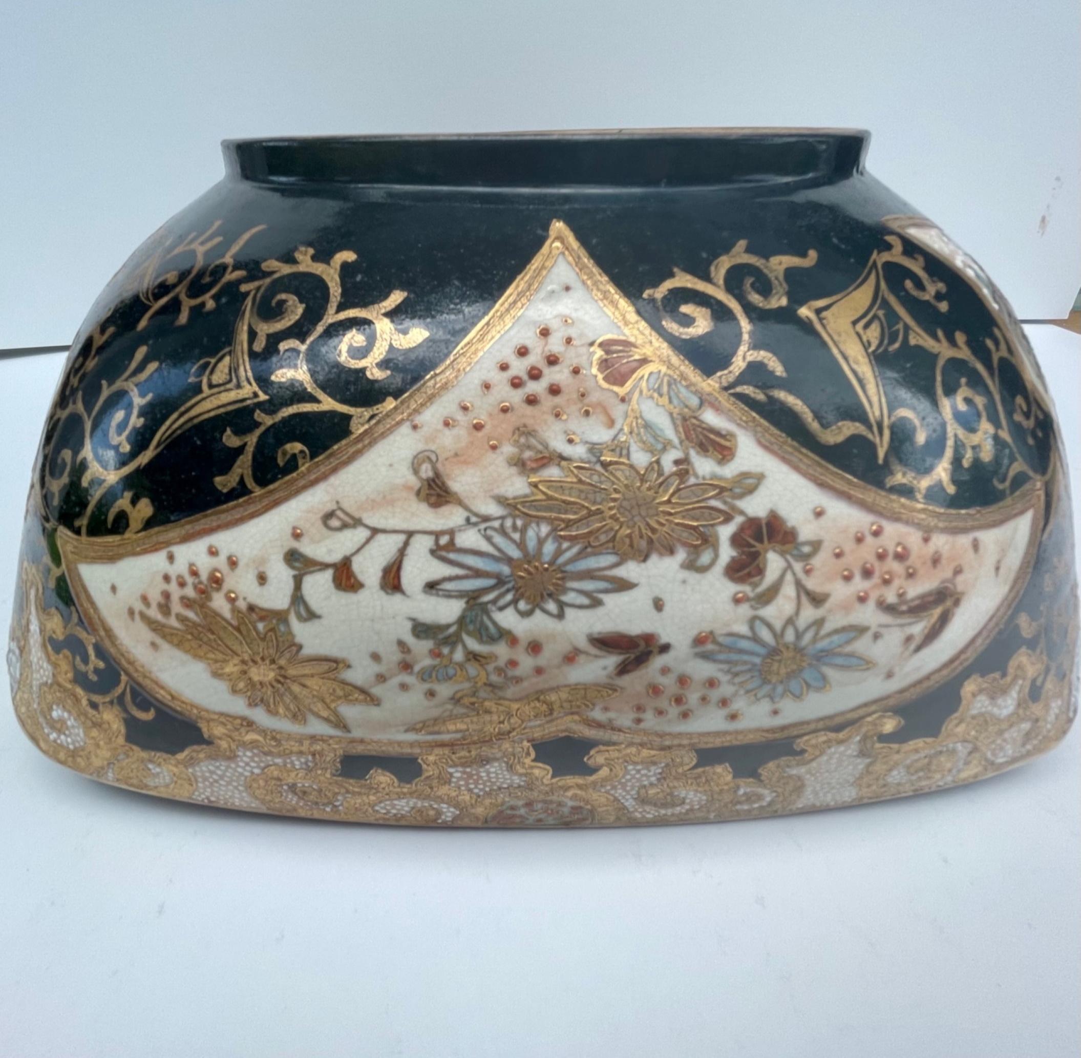 Japanese Meiji Period Satsuma Large Square Bowl Centerpiece For Sale 7