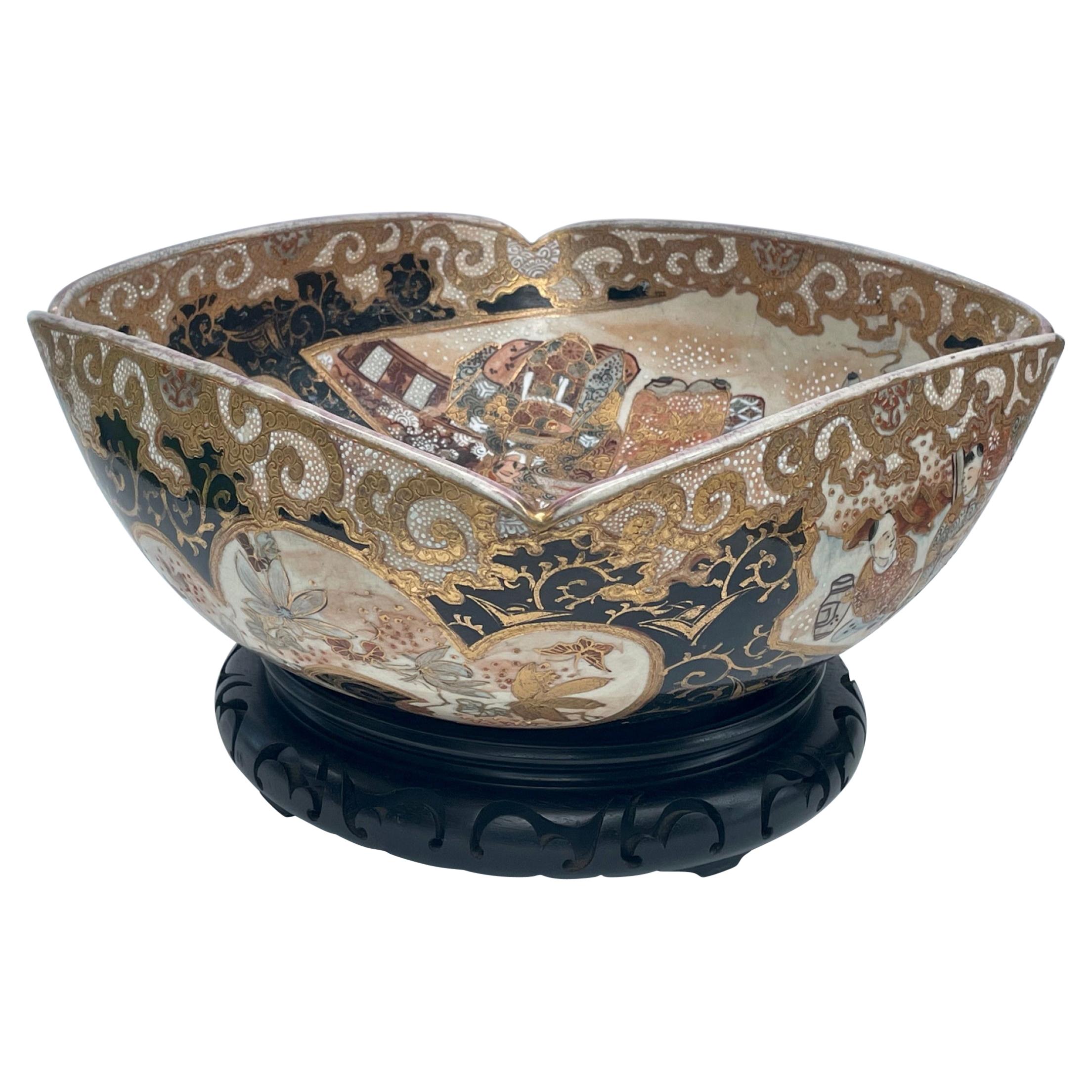 Grand bol carré de centre de table japonais de la période Meiji de Satsuma en vente