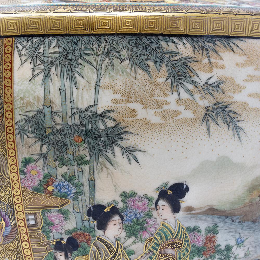 Vase Satsuma de la période Meiji peint par Ryozan pour la société Yasuda en vente 6