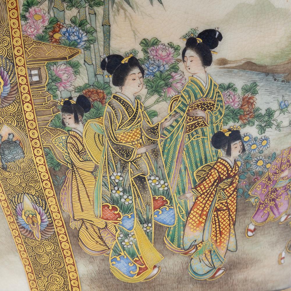 Vase Satsuma de la période Meiji peint par Ryozan pour la société Yasuda en vente 7