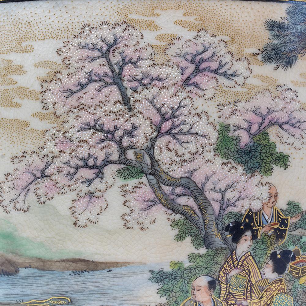 Vase Satsuma de la période Meiji peint par Ryozan pour la société Yasuda en vente 10