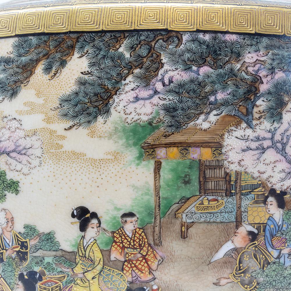 Vase Satsuma de la période Meiji peint par Ryozan pour la société Yasuda en vente 11