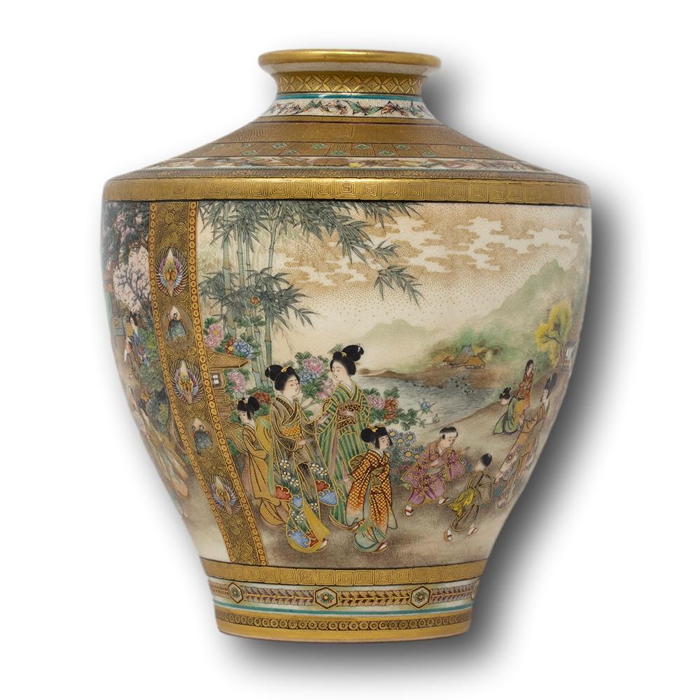 Japanese Meiji Period Satsuma Vase Painted by Ryozan for the Yasuda Company For Sale 3