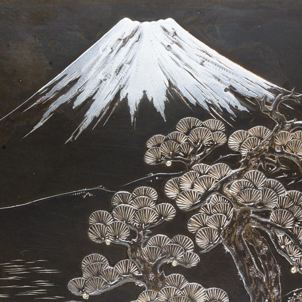 Caja Decorativa Japonesa para Puros de Plata y Metales Mixtos del Periodo Meiji de Hidekuni en venta 4