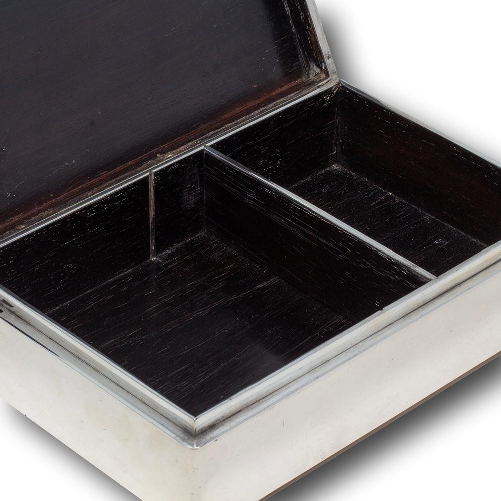 Caja Decorativa Japonesa para Puros de Plata y Metales Mixtos del Periodo Meiji de Hidekuni en venta 12