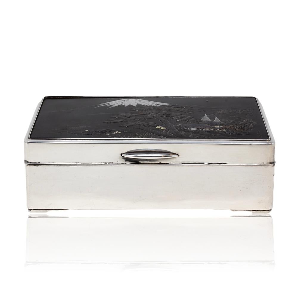 Caja Decorativa Japonesa para Puros de Plata y Metales Mixtos del Periodo Meiji de Hidekuni en Bueno estado para la venta en Newark, England