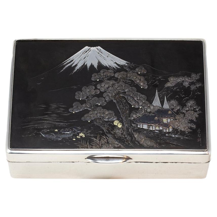 Caja Decorativa Japonesa para Puros de Plata y Metales Mixtos del Periodo Meiji de Hidekuni