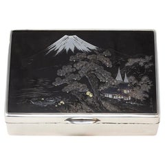Caja Decorativa Japonesa para Puros de Plata y Metales Mixtos del Periodo Meiji de Hidekuni