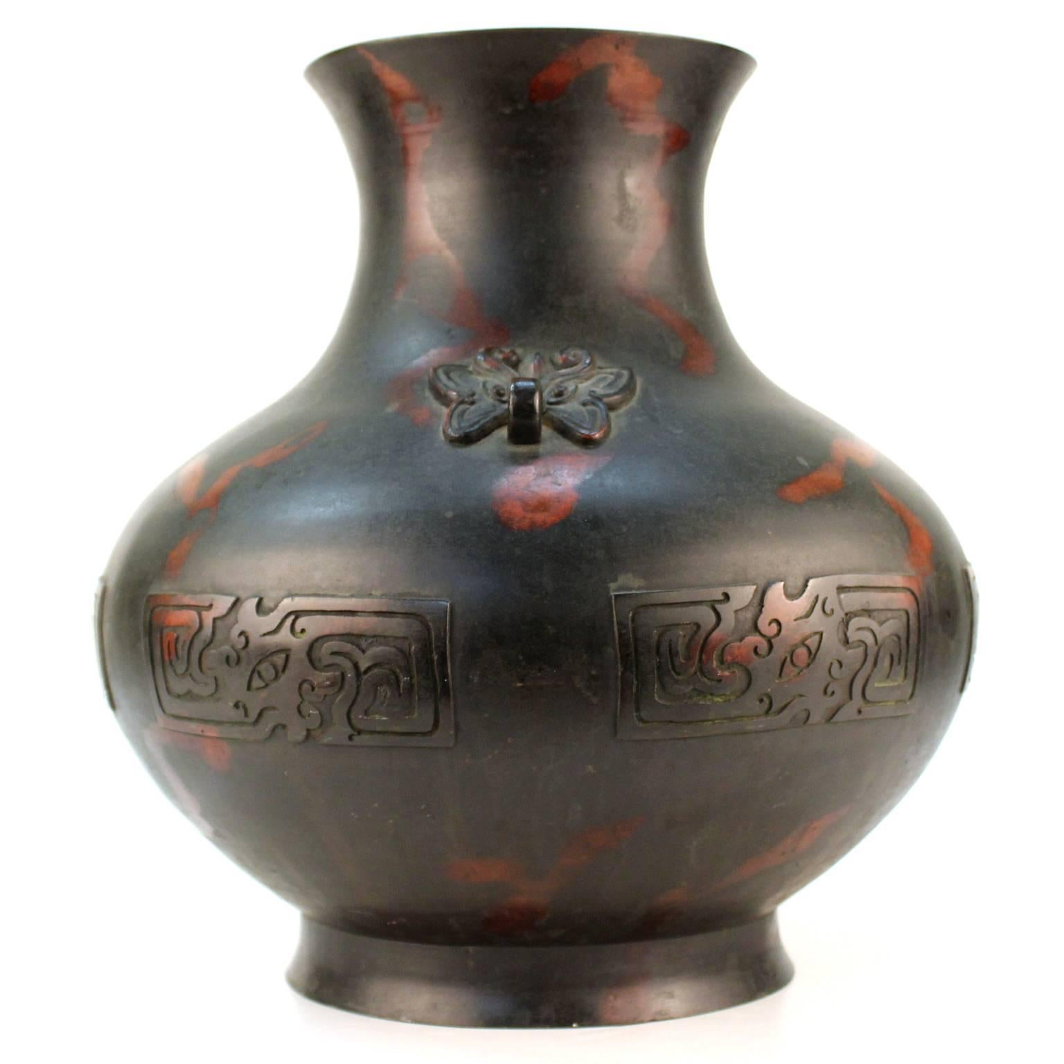 A monumental Japanese Taisho period (1912-1926) red and black patinated vessel in heavy bronze casting. The piece is in good vintage condition with one minor dent on the lower side. Unsigned.
