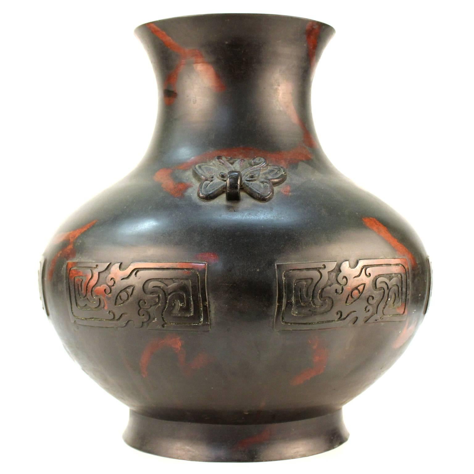 Taisho Period (1912-1926) Red and Black Patinated Bronze Vessel In Good Condition For Sale In New York, NY