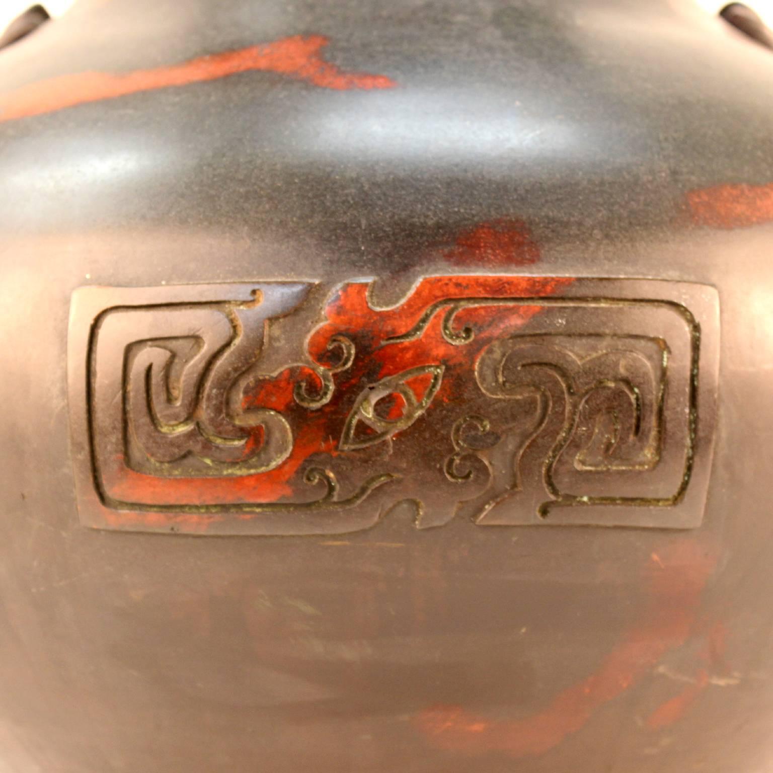 Gefäß aus roter und schwarzer patinierter Bronze aus der Taisho-Periode (1912-1926) im Angebot 4