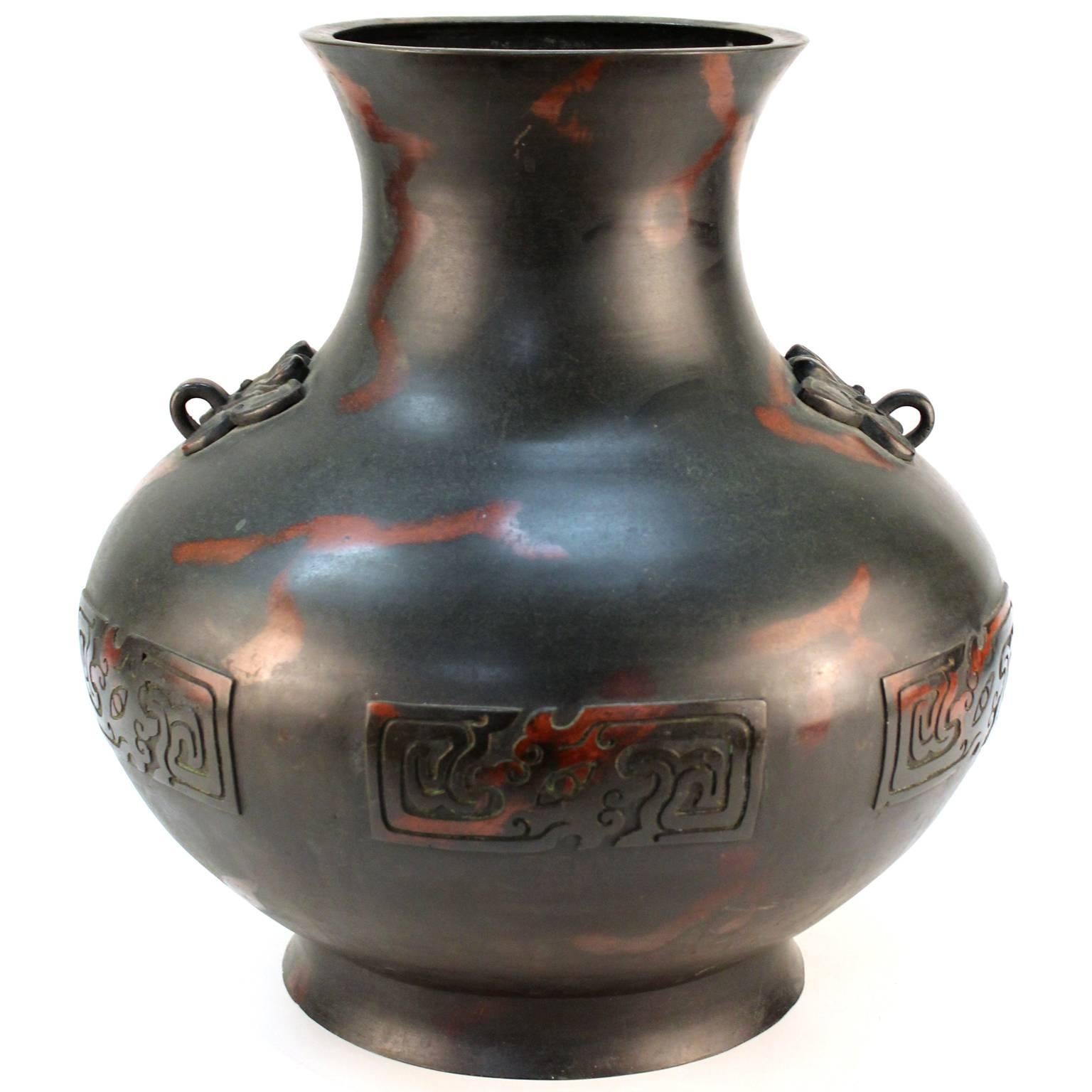 Taisho Period (1912-1926) Red and Black Patinated Bronze Vessel For Sale