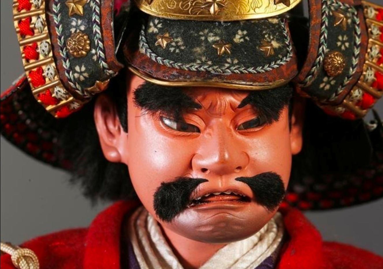 Japanische Meiji-Zeit Samurai Ningyo Puppe von Kato Kiyomasa in raffinierten Iki-Stil mit detaillierten spektakulären Präsentation Roben und Helm.
Kato Kiyomasa (1562-1611) war ein japanischer Daimyo aus der Azuchi-Momoyama- und Edo-Zeit. Sein