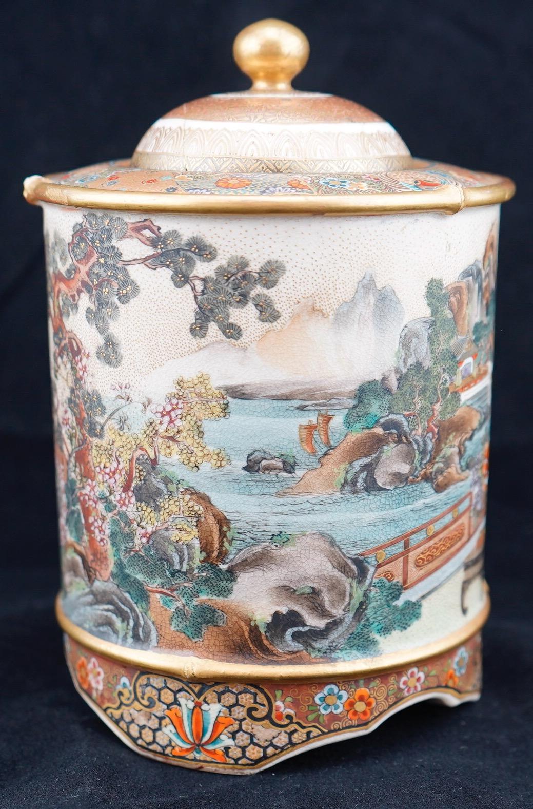 Japanisches japanisches Meiji Satsuma- Scenic-Gefäß mit Deckel (19. Jahrhundert) im Angebot