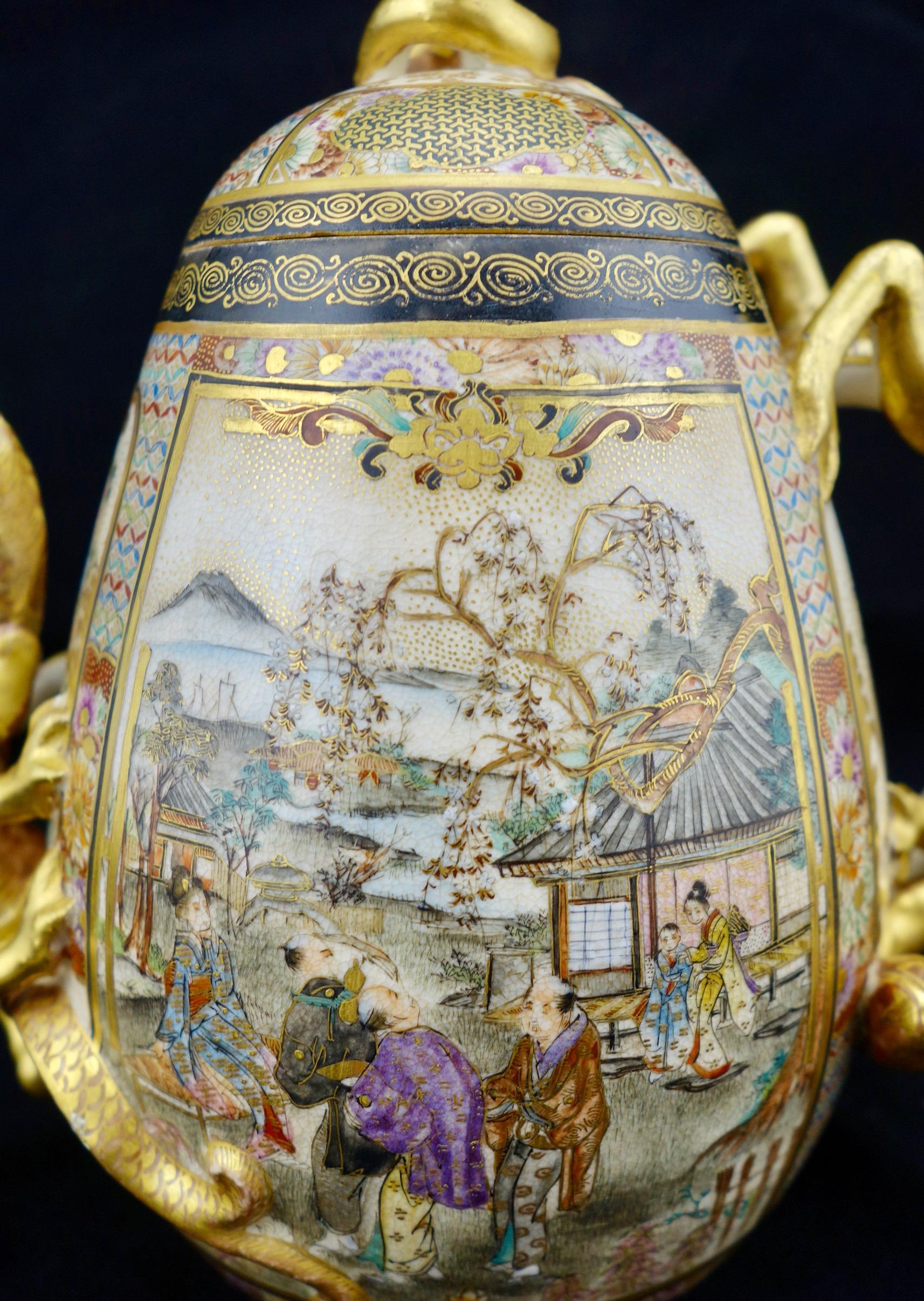 Teiera giapponese Meiji Satsuma finemente decorata e dorata con manico a forma di drago in vendita 2