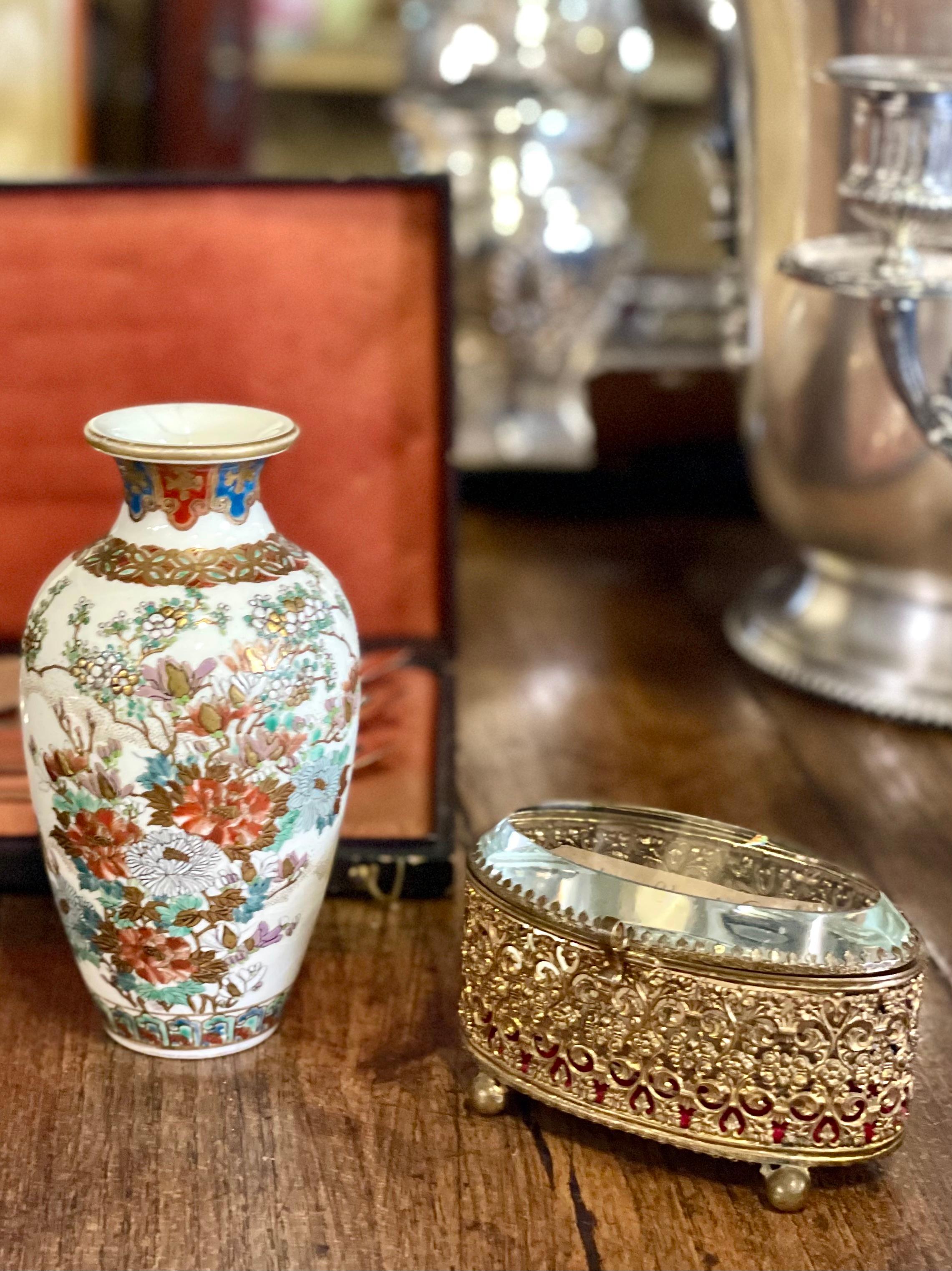Vase japonais ancien peint Meiji Satsuma en vente 1