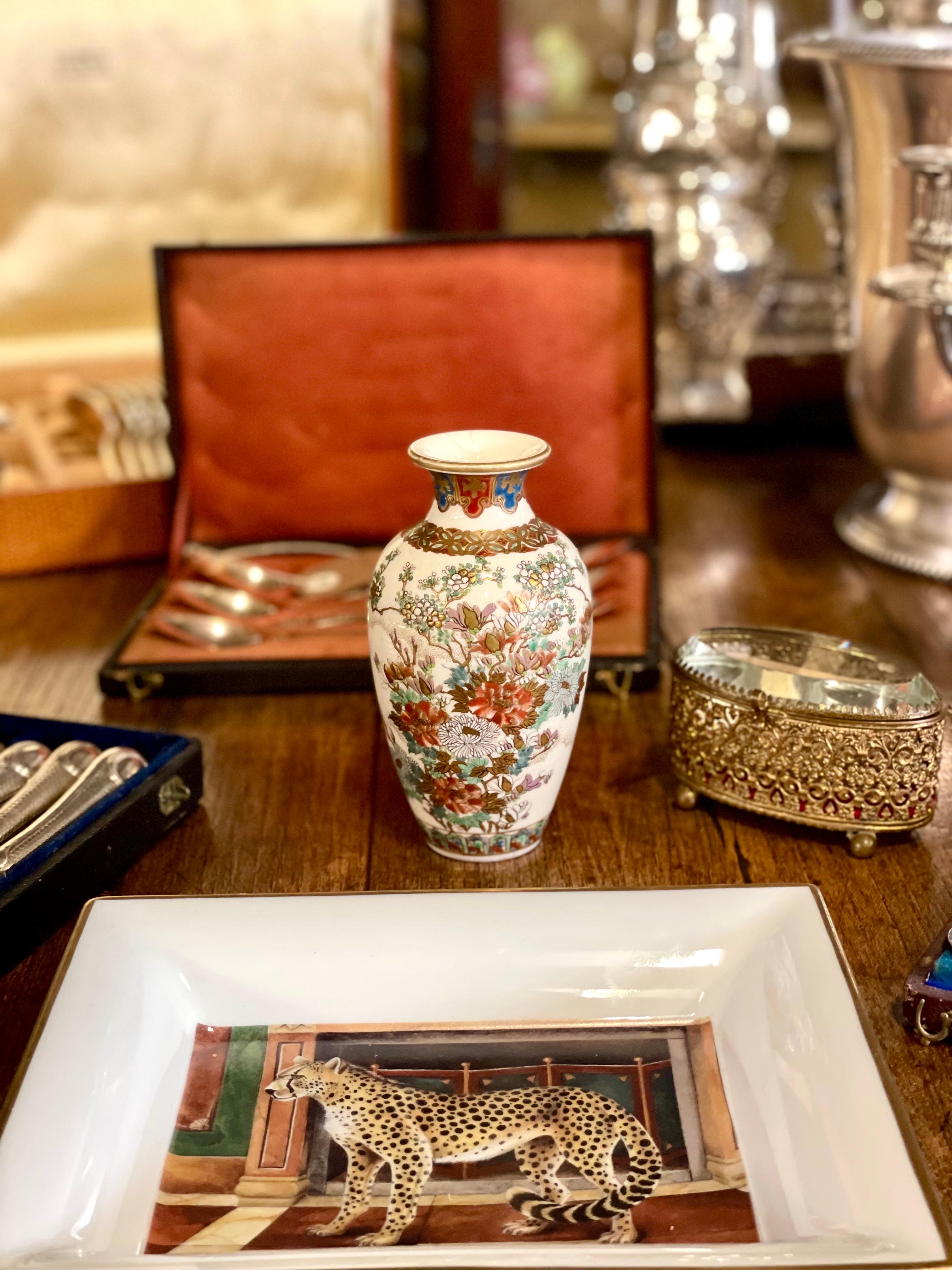 Antike japanische Meiji Satsuma-Vase, bemalt, Meiji im Angebot 1