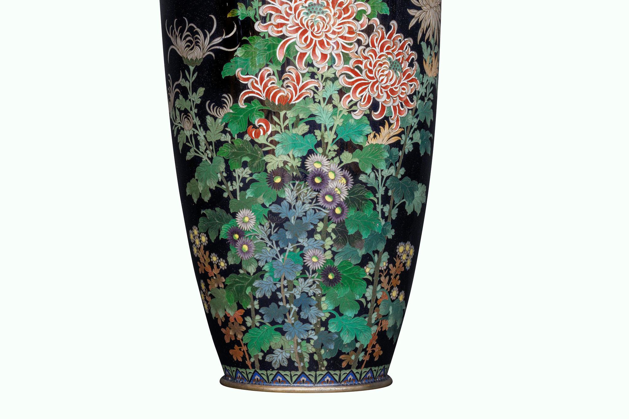 Japanese Meiji Silver-Wire Cloisonné Enamel Vase with Chrysanthemums, Inaba Co. For Sale 1