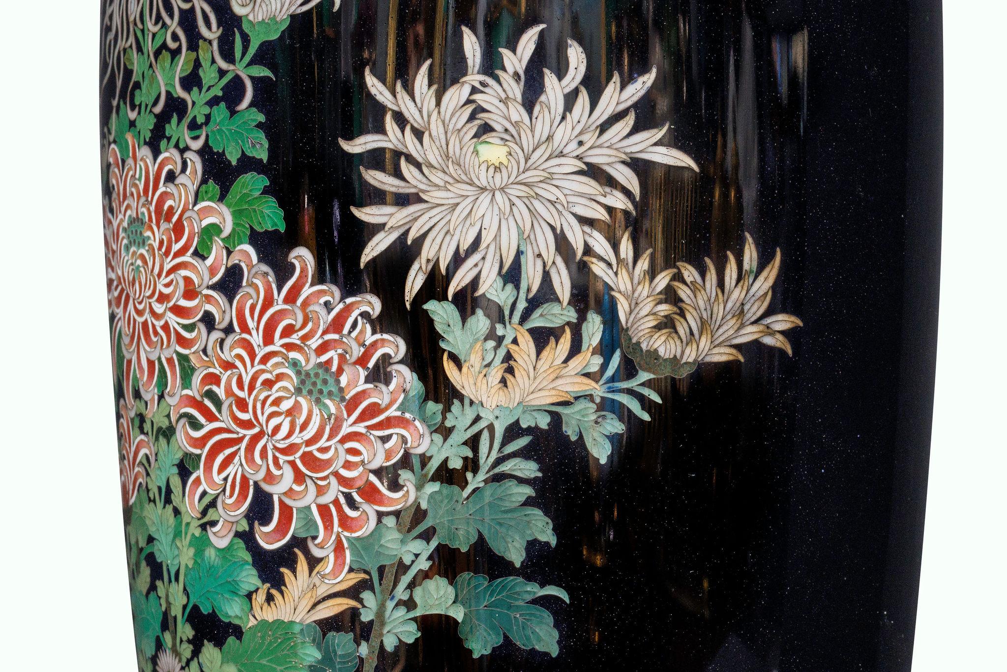 Japanese Meiji Silver-Wire Cloisonné Enamel Vase with Chrysanthemums, Inaba Co. For Sale 2