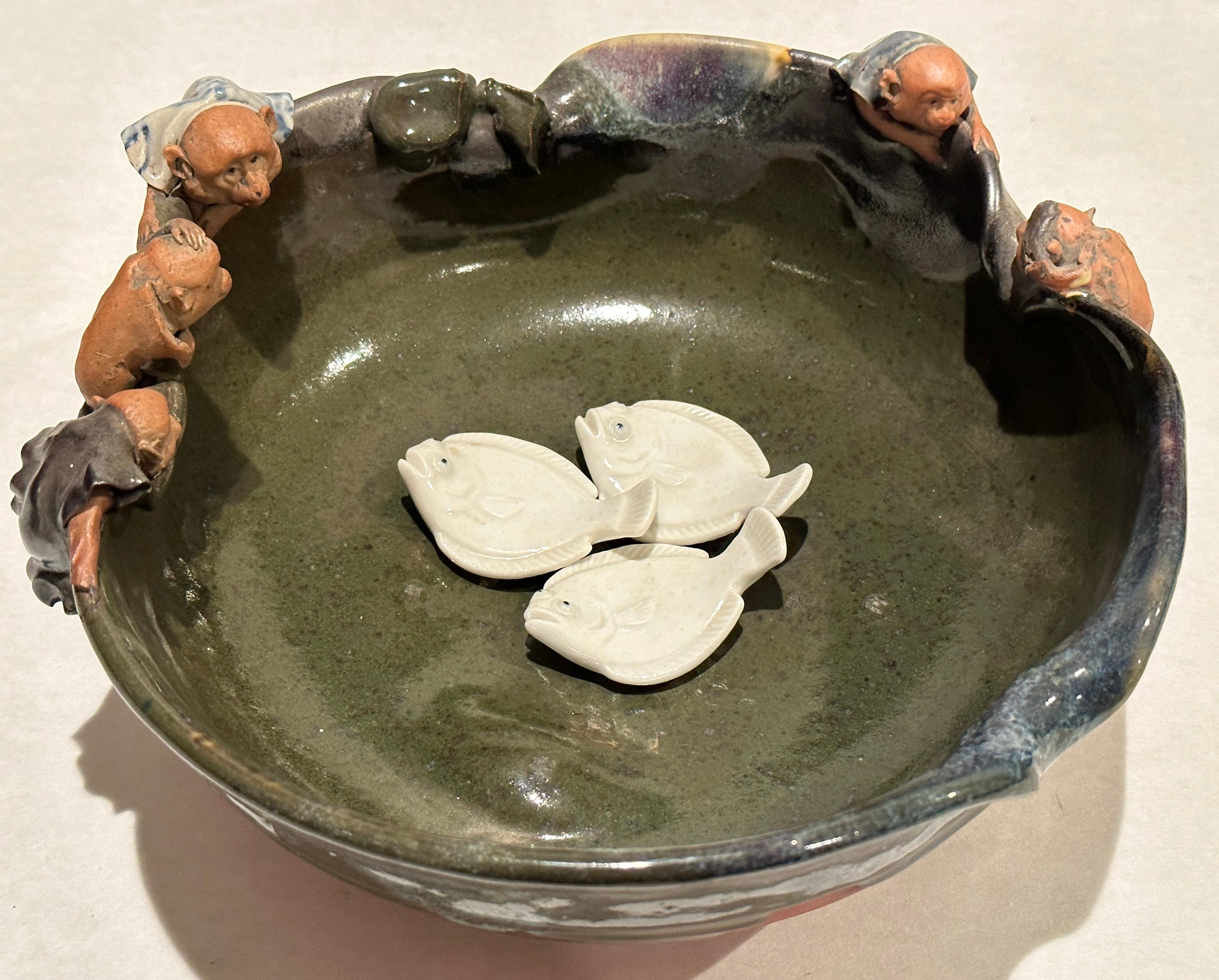 Fine example and splendid work of art from the Sumida Gawa pottery. Highly desirable image and type.
It is a heavy pottery with highly detailed applied figures of monkeys gazing with different expressions into a pond with loose porcelain fish. Many