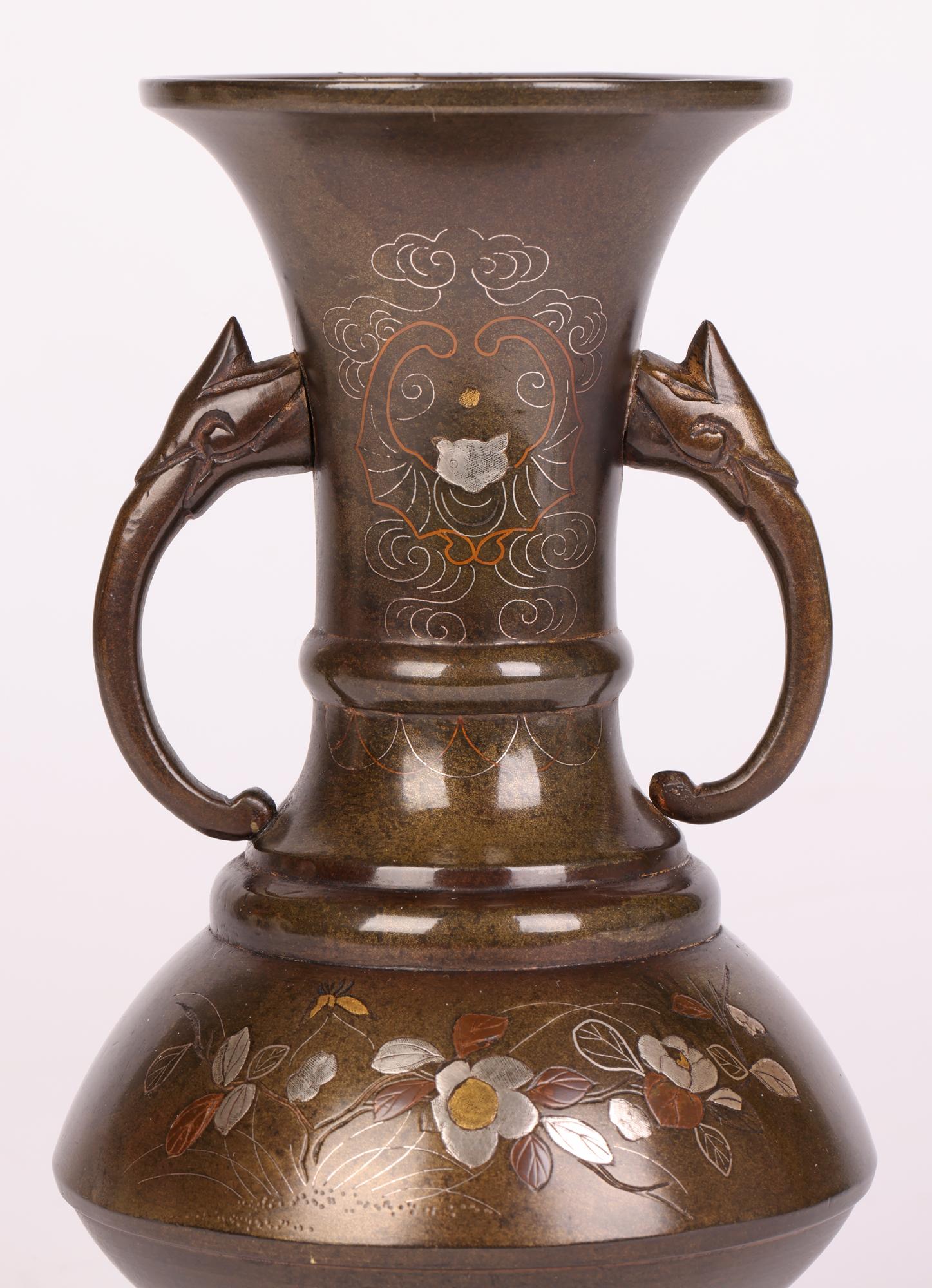 Vase japonais Meiji à deux poignées en bronze avec incrustation d'argent, de laiton et de cuivre en vente 8