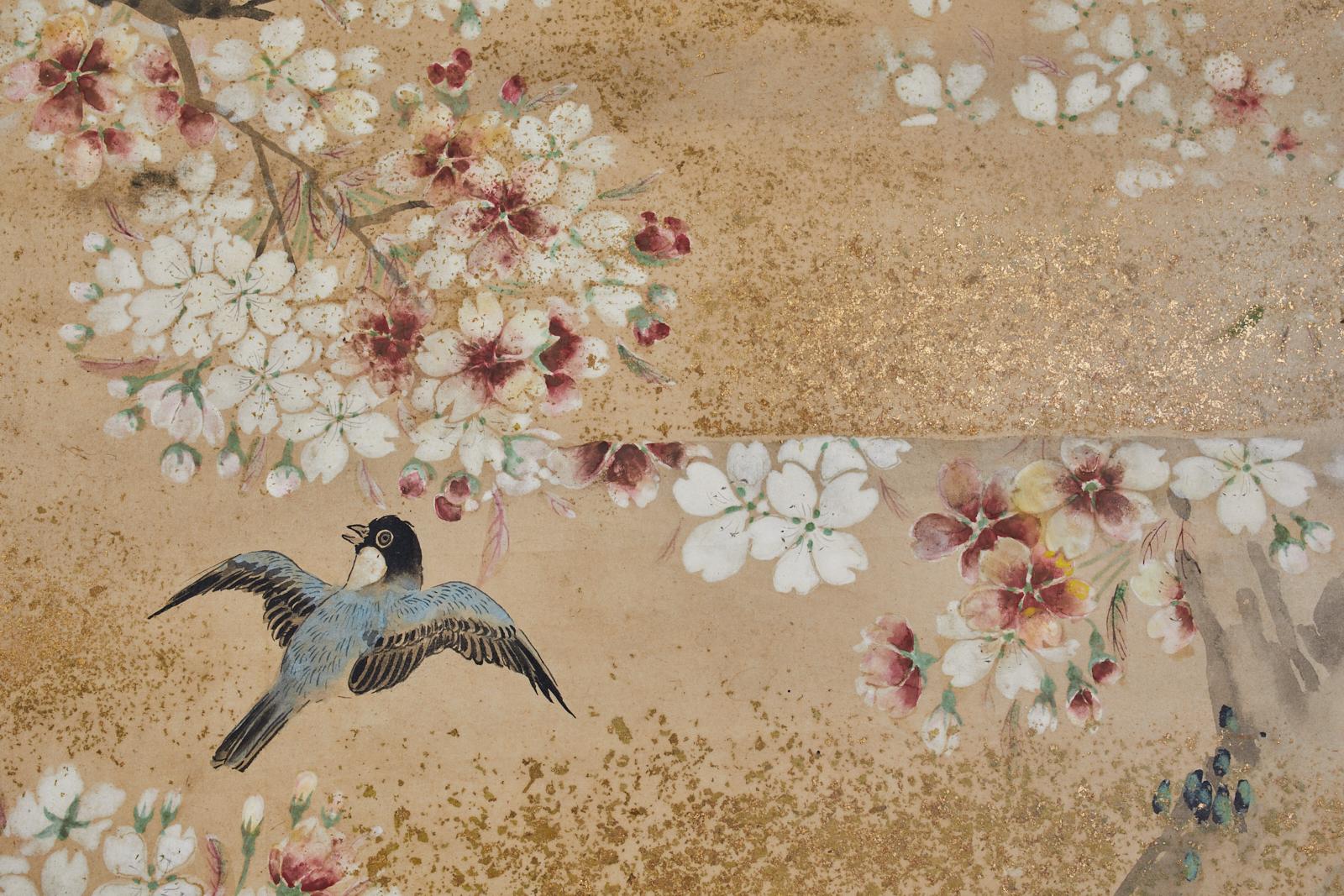 Fait main Paravent japonais Meiji à deux panneaux Oiseaux chanteurs en Sakura en vente