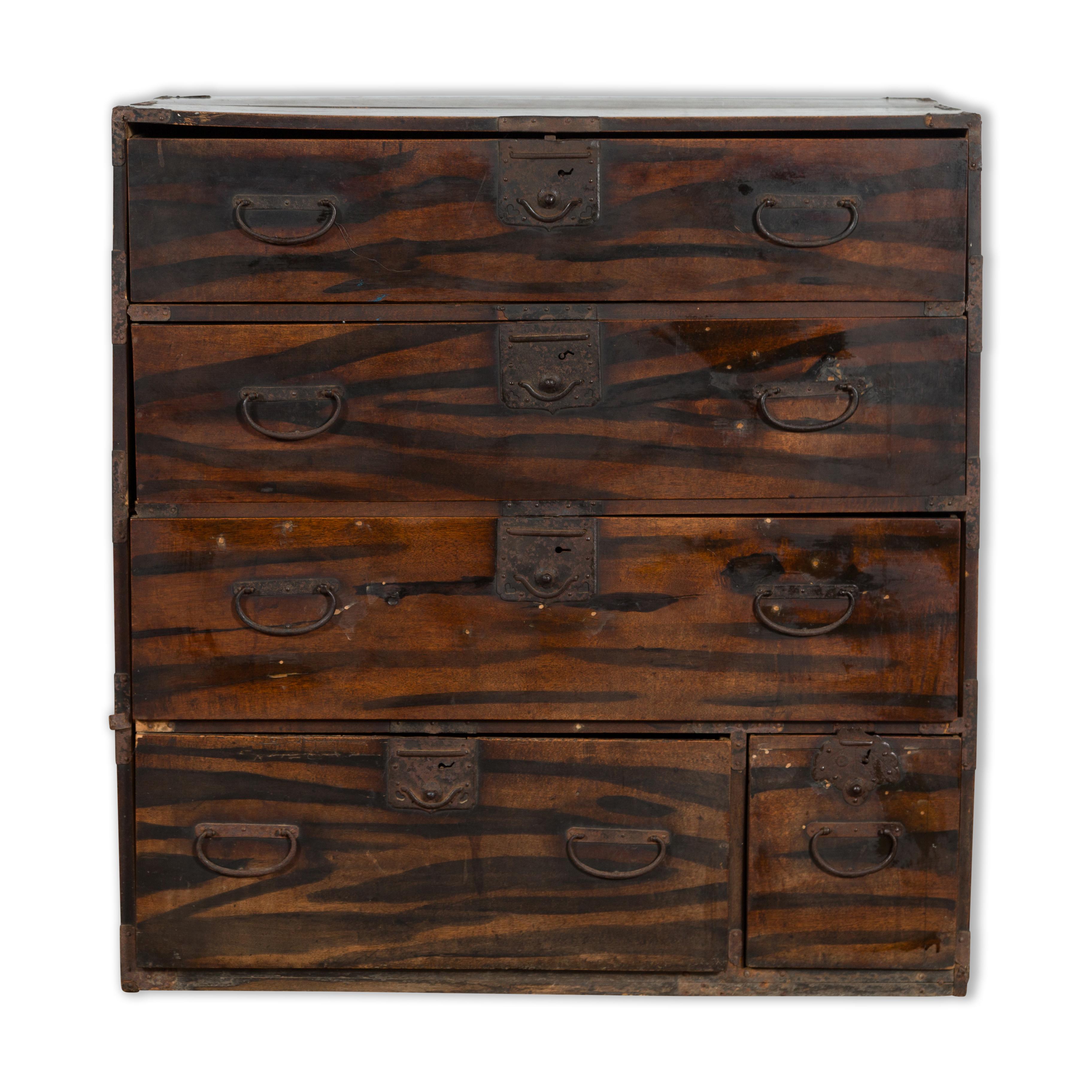 Japanese Meiji Zebra Wood Tansu Chest in Isho-Dansu Style with Five Drawers For Sale 4