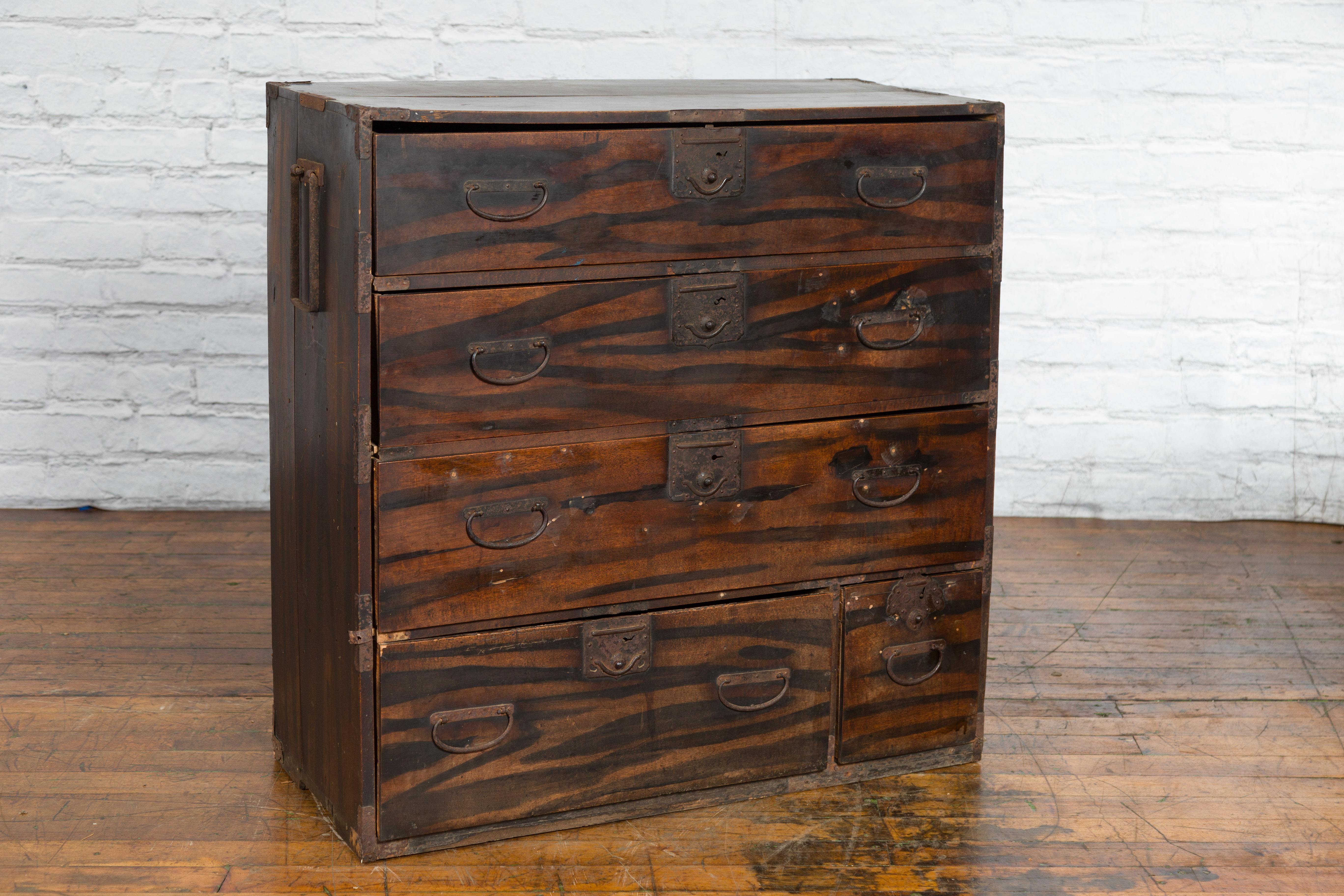 Japanese Meiji Zebra Wood Tansu Chest in Isho-Dansu Style with Five Drawers For Sale 5