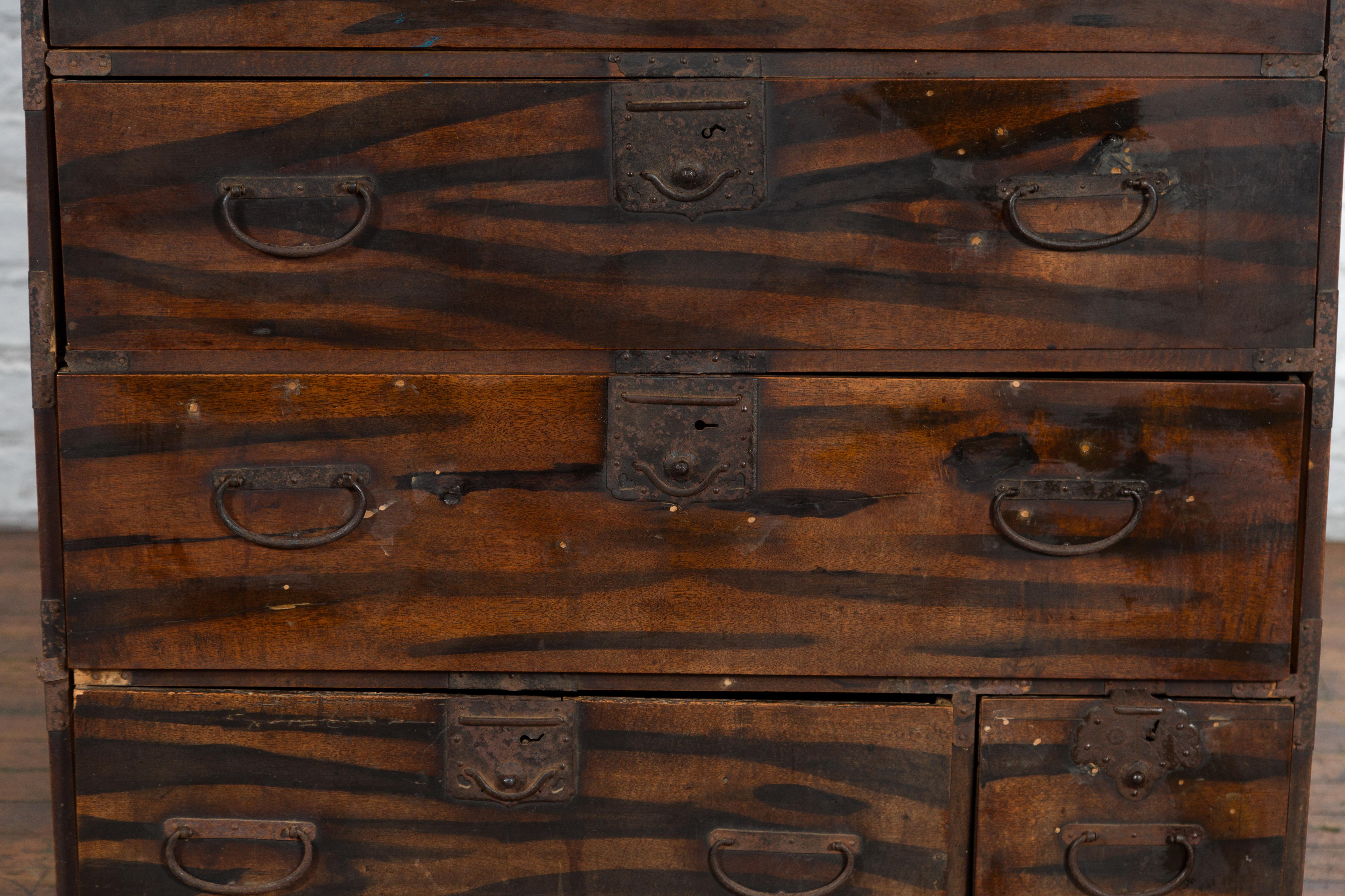 Japanese Meiji Zebra Wood Tansu Chest in Isho-Dansu Style with Five Drawers In Good Condition For Sale In Yonkers, NY