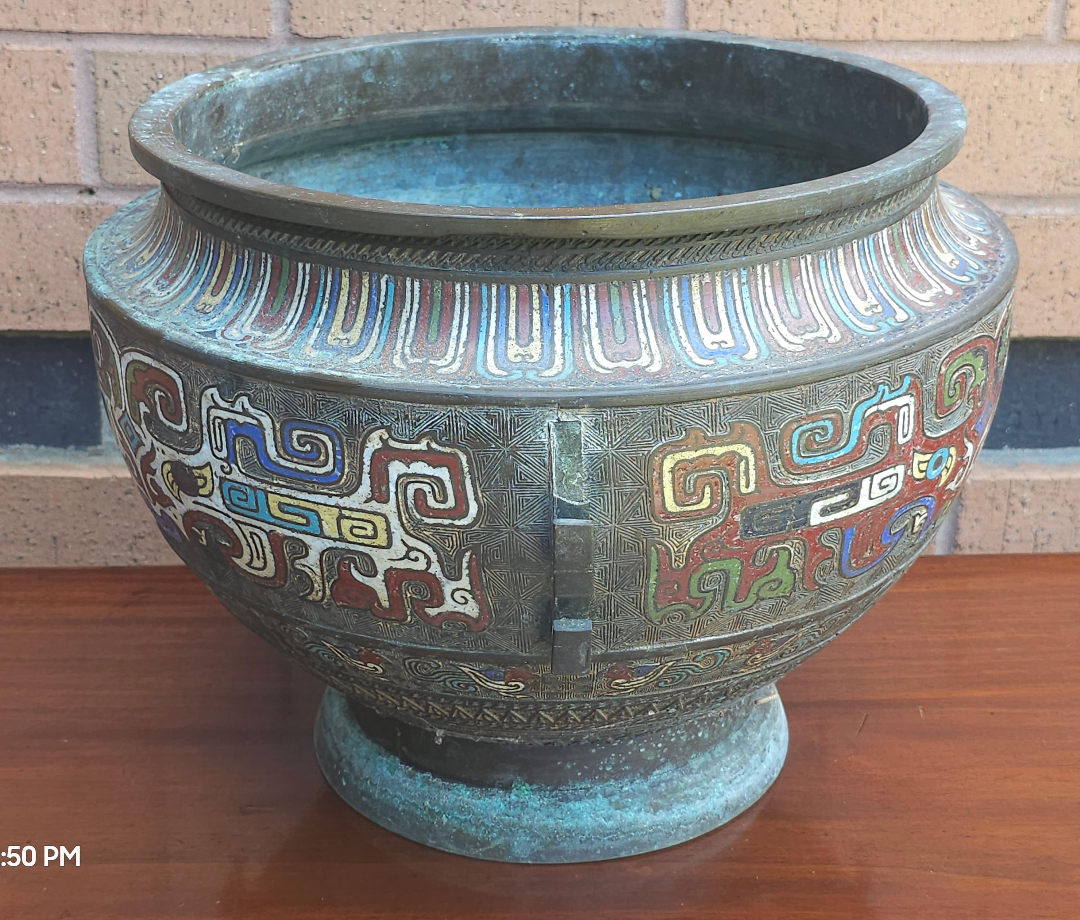 Jardinière japonaise zoomorphe Meiji champlevée en bronze émaillé, vers 1870 Bon état - En vente à Germantown, MD