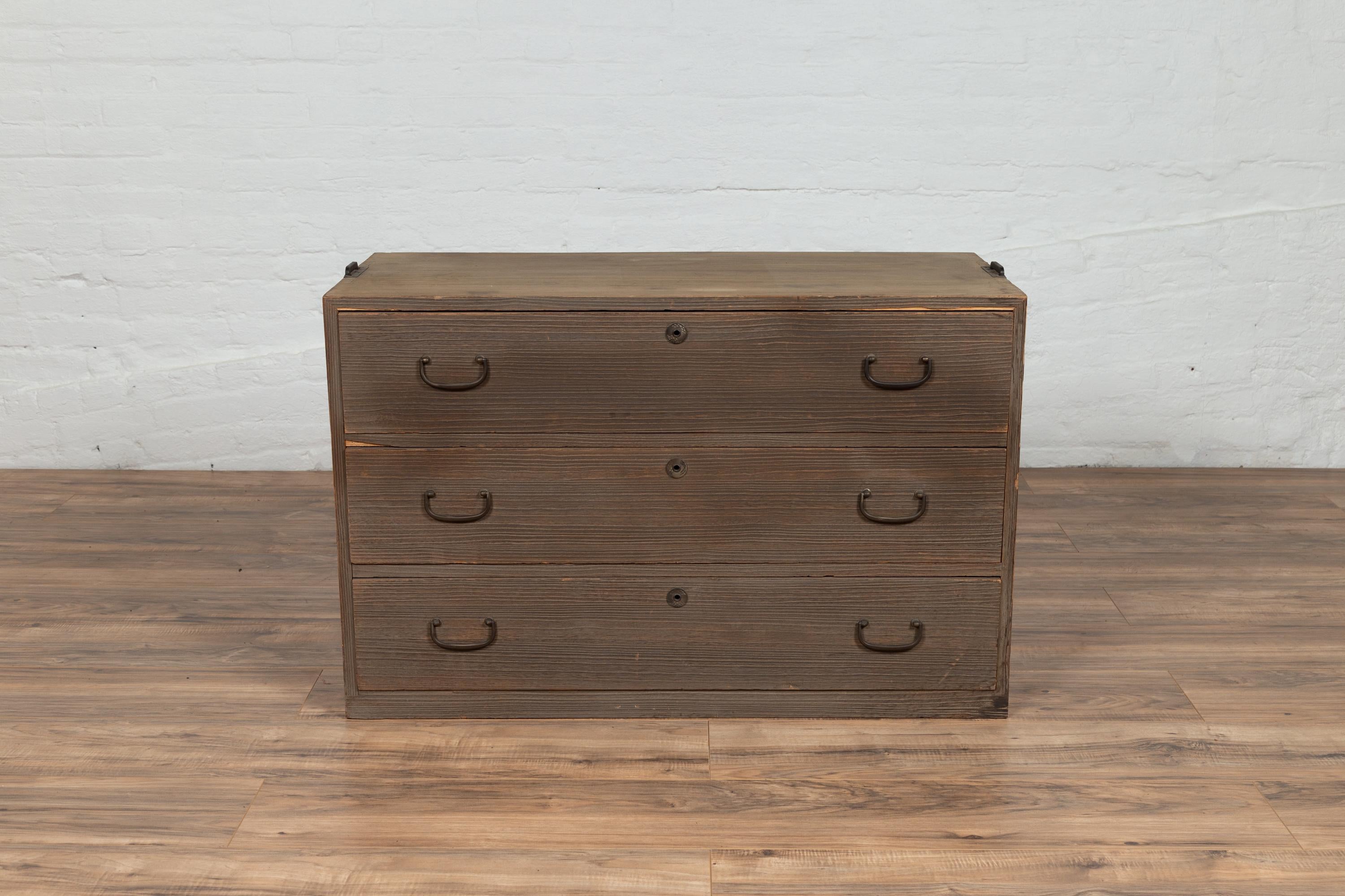 Japanese Meiji Period 19th Century Tansu Three-Drawer Chest with Handles In Good Condition In Yonkers, NY
