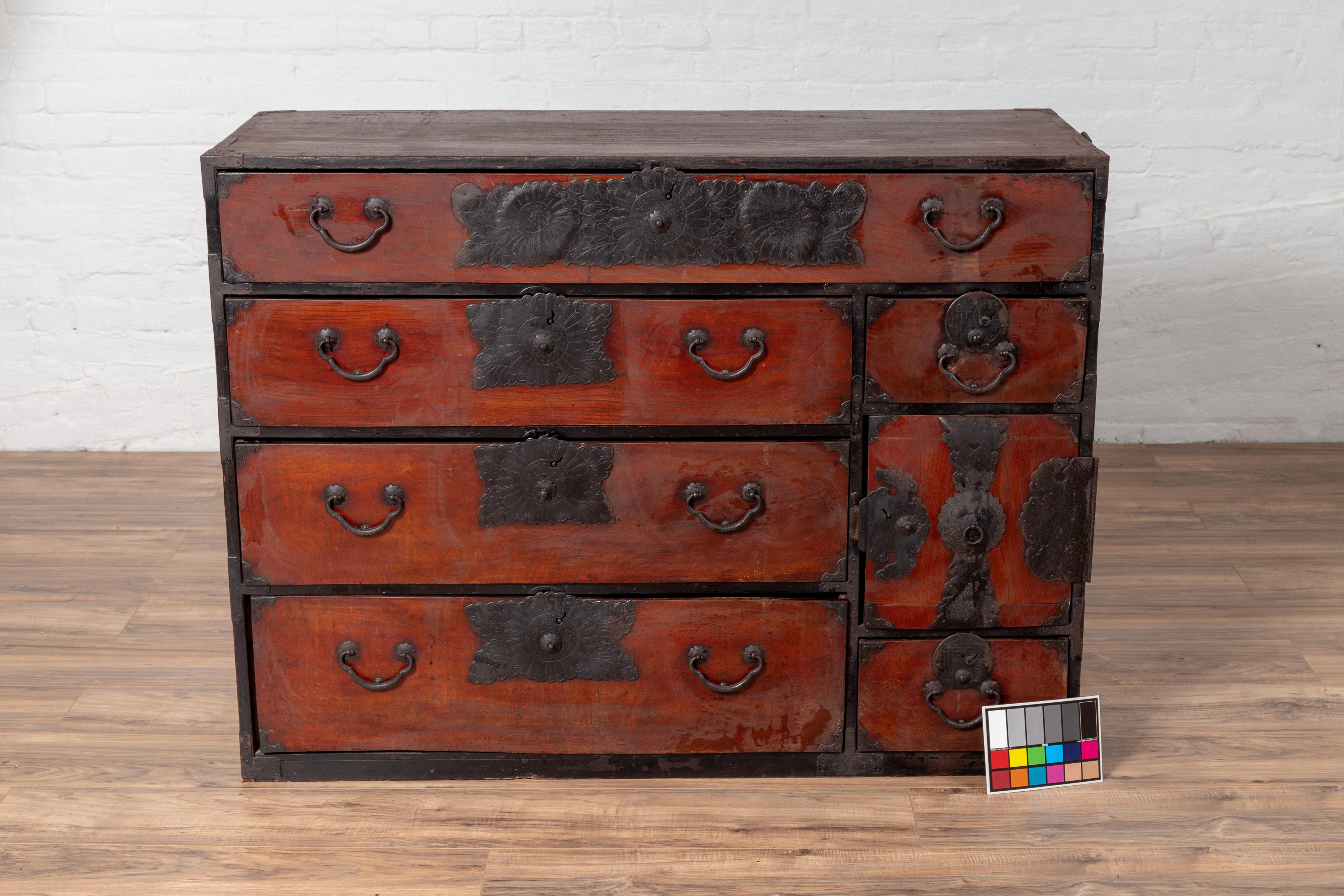 Japanese Meiji Period Tansu Chest in the Sendai Dansu Style Made of Keyaki Wood For Sale 14