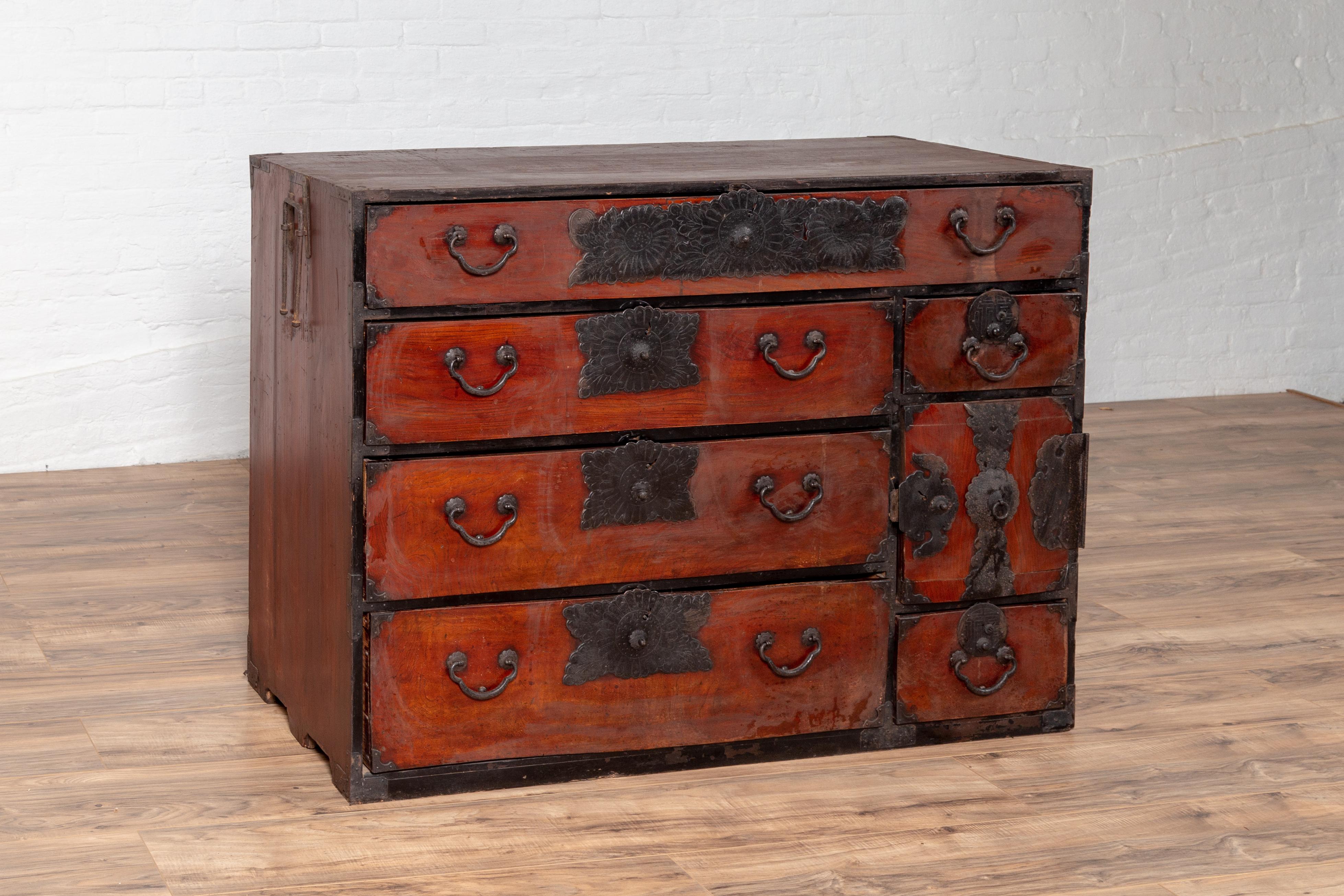 Japanese Meiji Period Tansu Chest in the Sendai Dansu Style Made of Keyaki Wood In Good Condition For Sale In Yonkers, NY