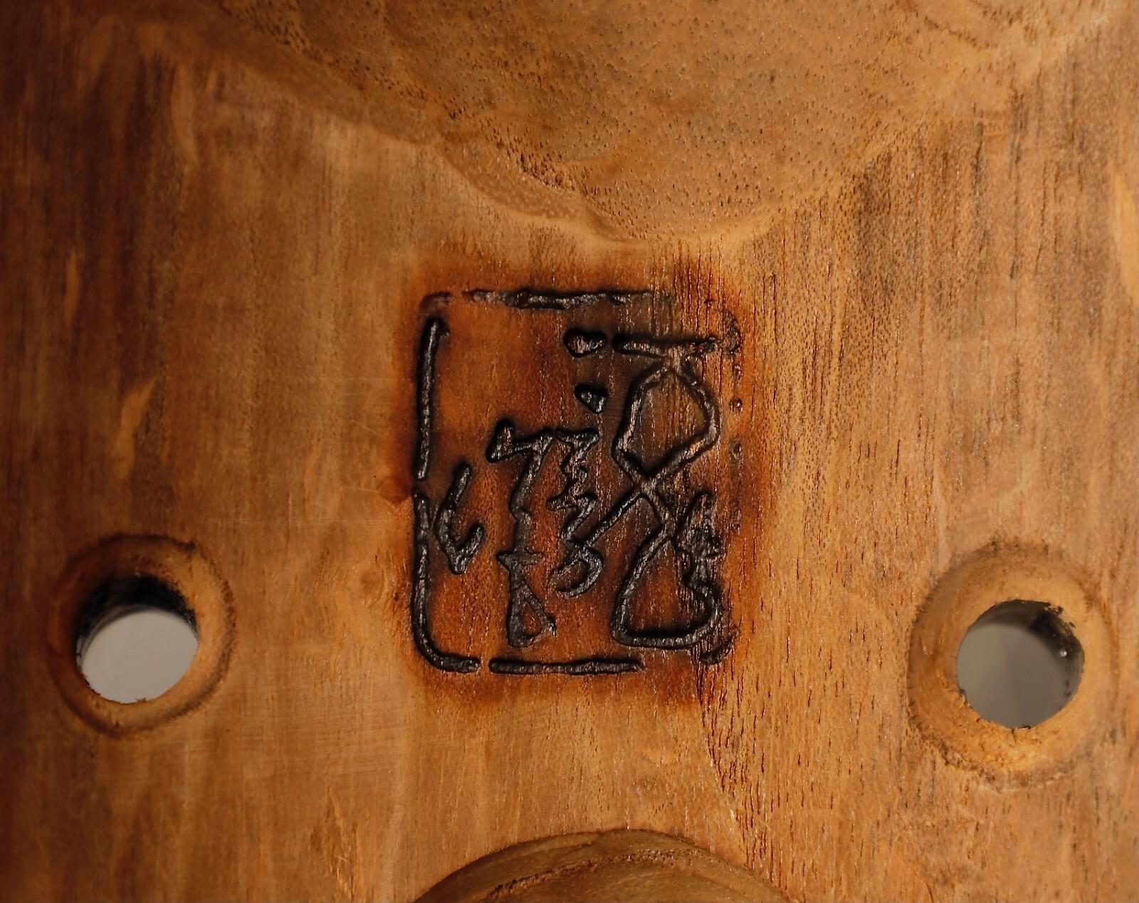 Japanische Menburyu-Maske: Fūryū-Charakter, signiert von Meisterschnitzer Kajiwara Ichiry im Angebot 11