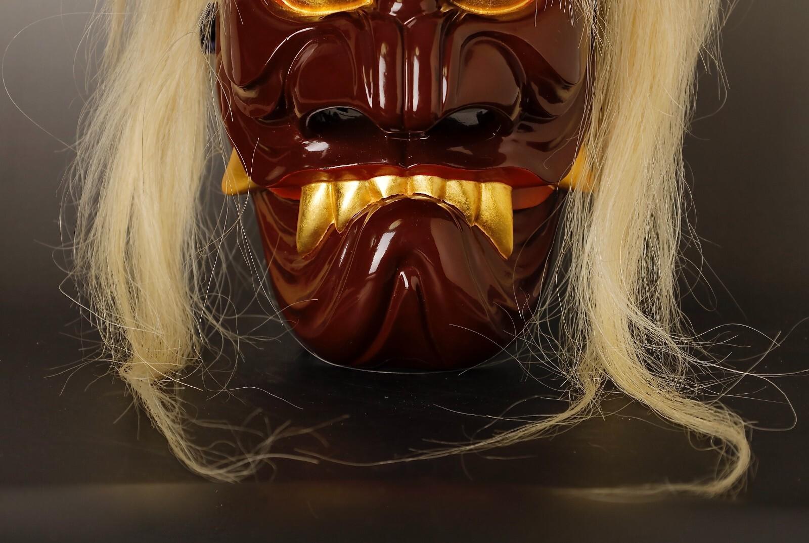 Japanische Menburyu-Maske: Fūryū-Charakter, signiert von Meisterschnitzer Kajiwara Ichiry (Holz) im Angebot