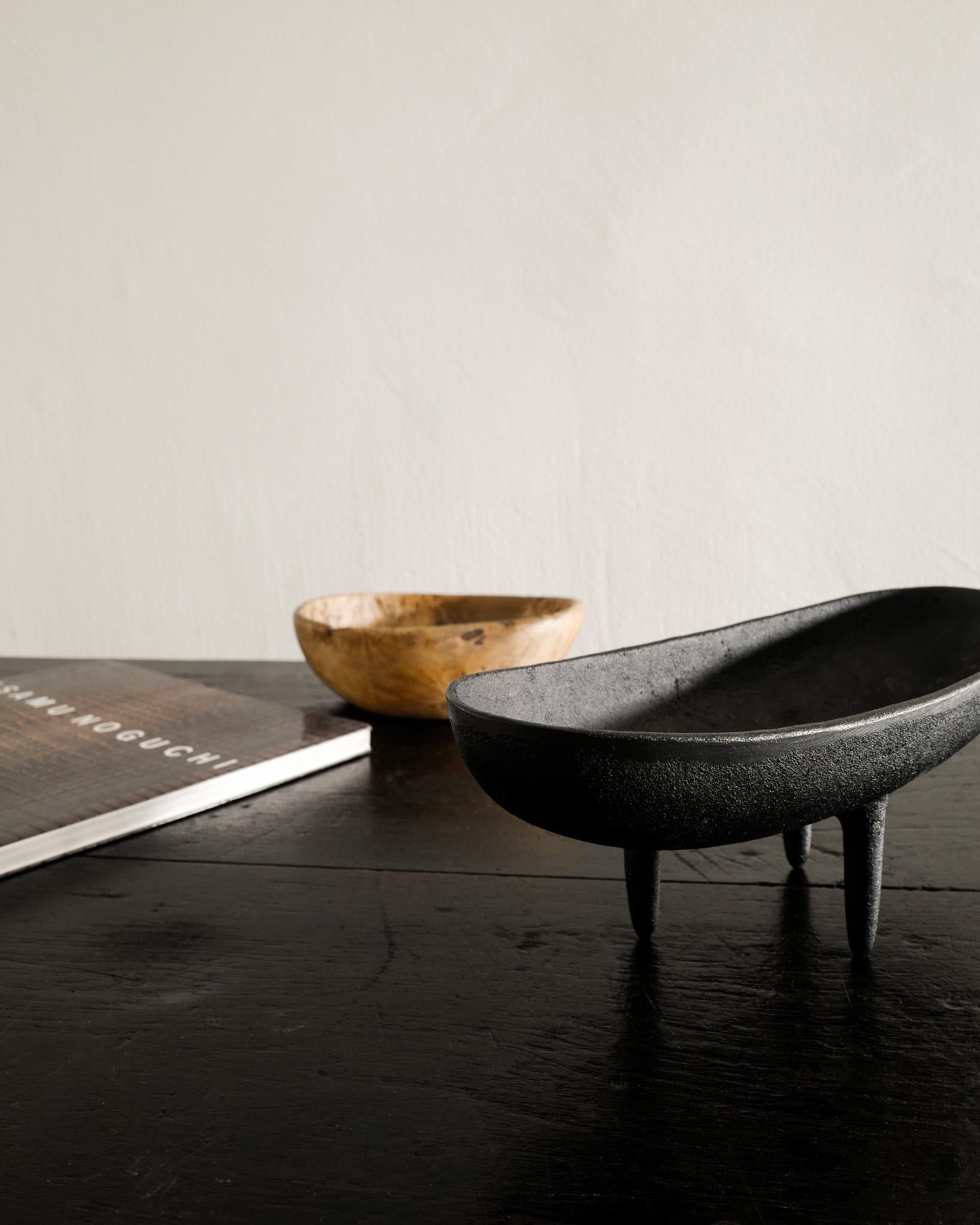 Japanese Mid Century Cast Iron Ikebana Planter in Style of Isamu Noguchi, 1950s  In Good Condition For Sale In Stockholm, SE
