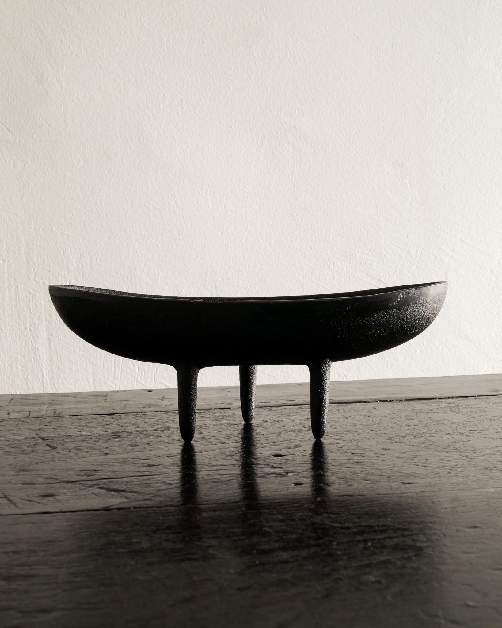 Japanese Mid Century Cast Iron Ikebana Planter in Style of Isamu Noguchi, 1950s  For Sale 1