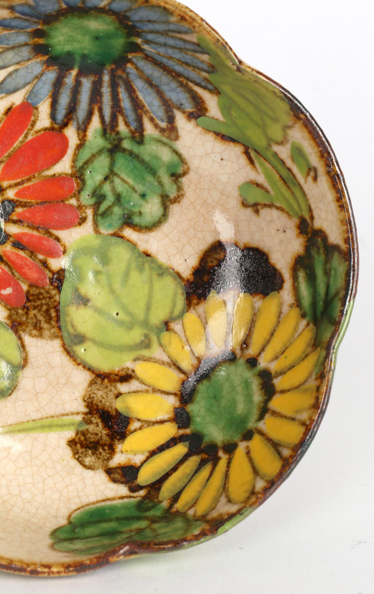 Japanese Mid-Century Floral Painted Signed Studio Pottery Bowl In Good Condition In Bishop's Stortford, Hertfordshire
