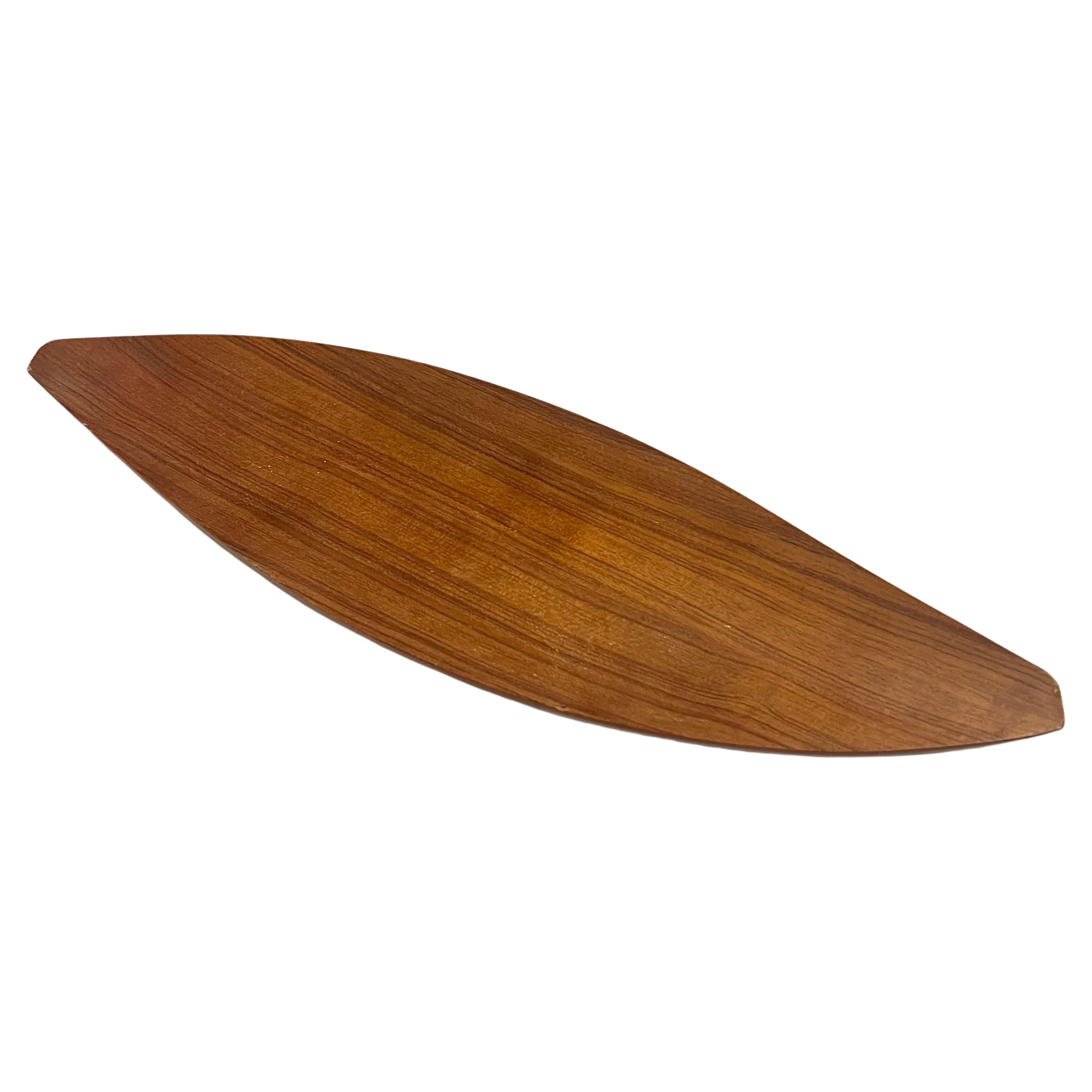 Beautiful mid century modern teak plywood bentwood leaf tray designed by Shigemichi Aomine for National Crafts Council in Japan. with raised edge very rare and gorgeous shape great for Danish Modern &Mid Century home decor.
