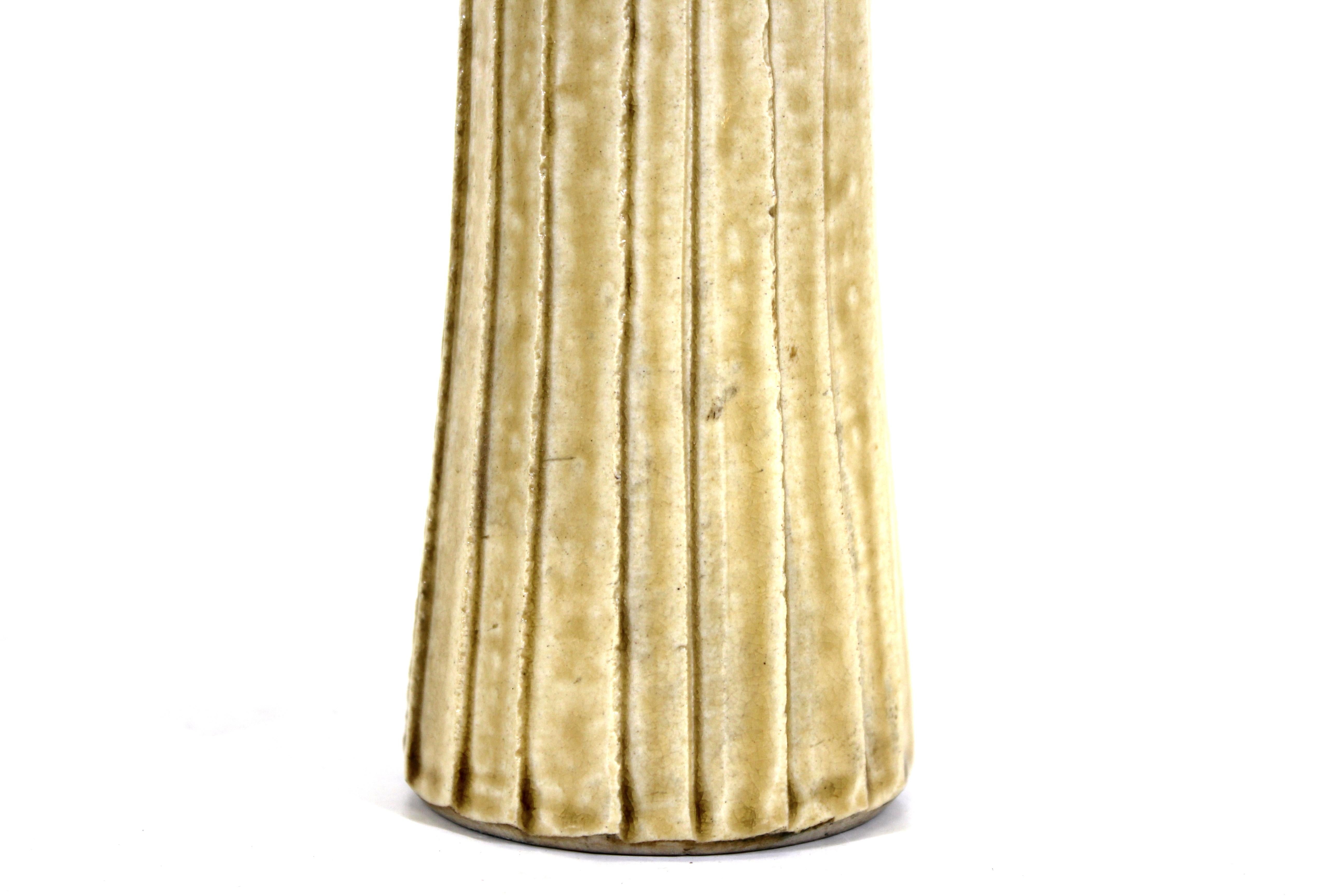 Japanese Mid-Century Glazed Ceramic Lotus Vase In Good Condition For Sale In Astoria, NY