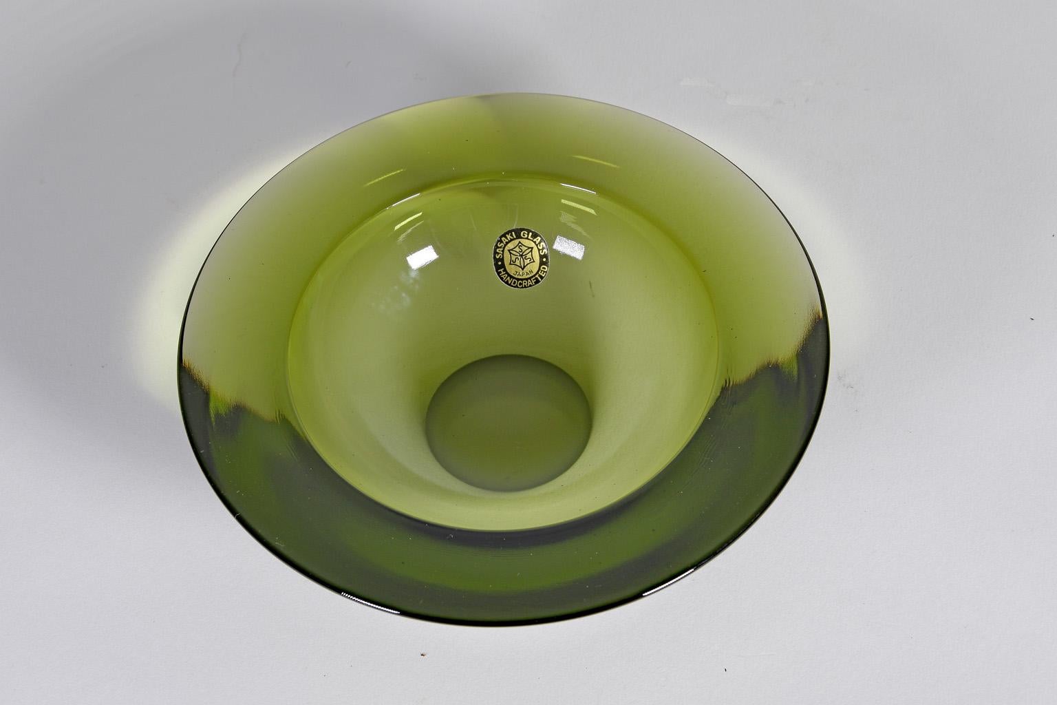 Japanese Mid-Century Modern Art Green Glass Bowl by Denji Takeuchi Sasaki, 1960s In Fair Condition For Sale In Nürnberg, Bavaria