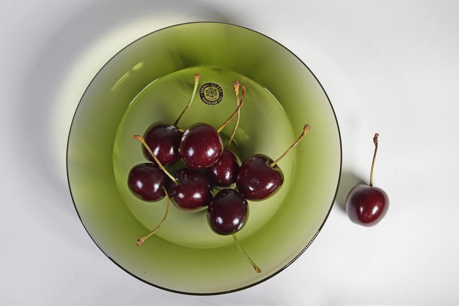 Japanese Mid-Century Modern Art Green Glass Bowl by Denji Takeuchi Sasaki, 1960s For Sale 1