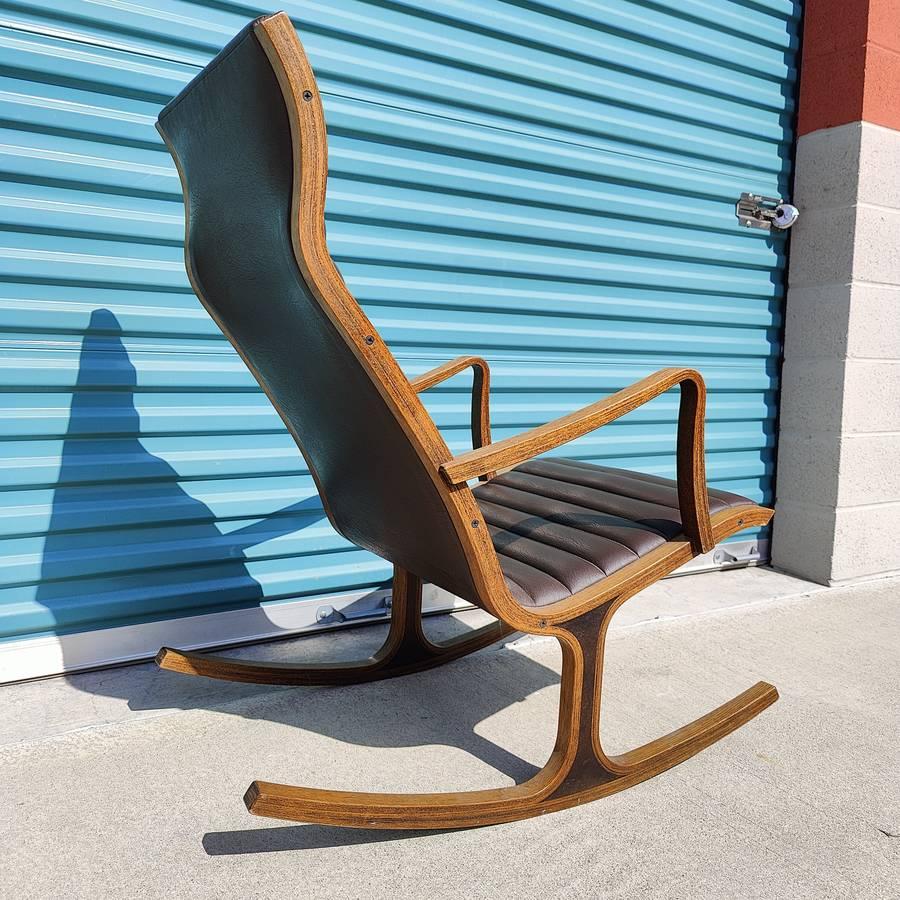 Japanese Mid-Century Modern Rocking Chair by Mitsumasa Sugasawa for Tendo In Good Condition In Chino Hills, CA